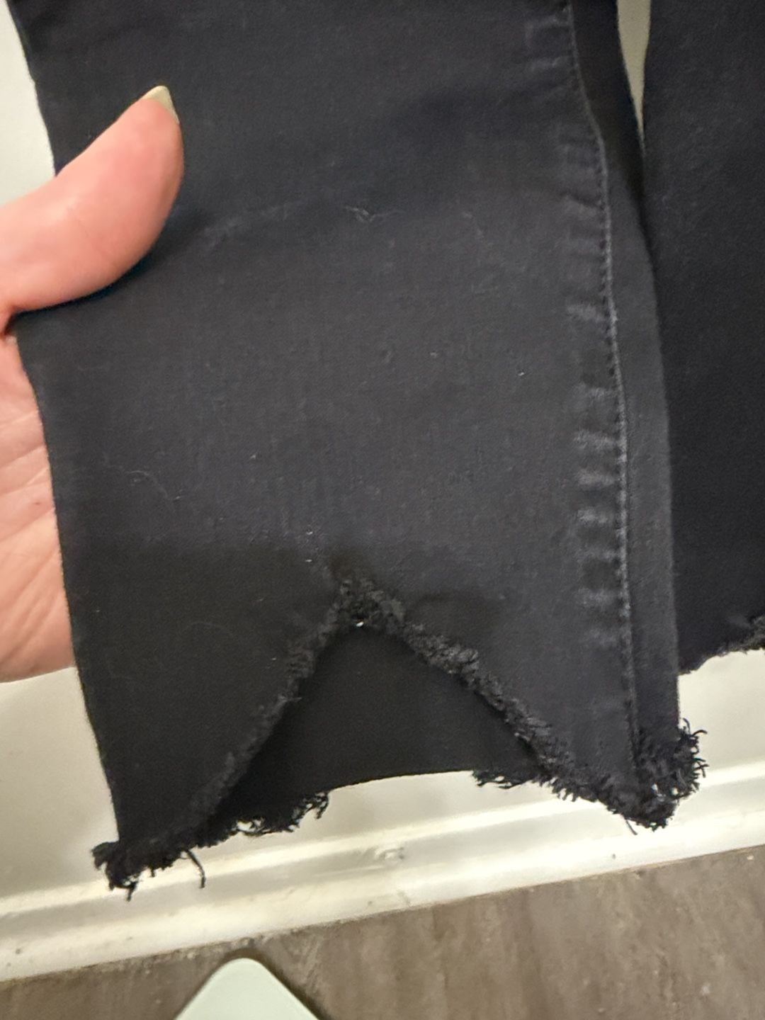 Kut From The Kloth Carlo Ankle Skinny Jeans Size 2 Black Destructured Hem
8