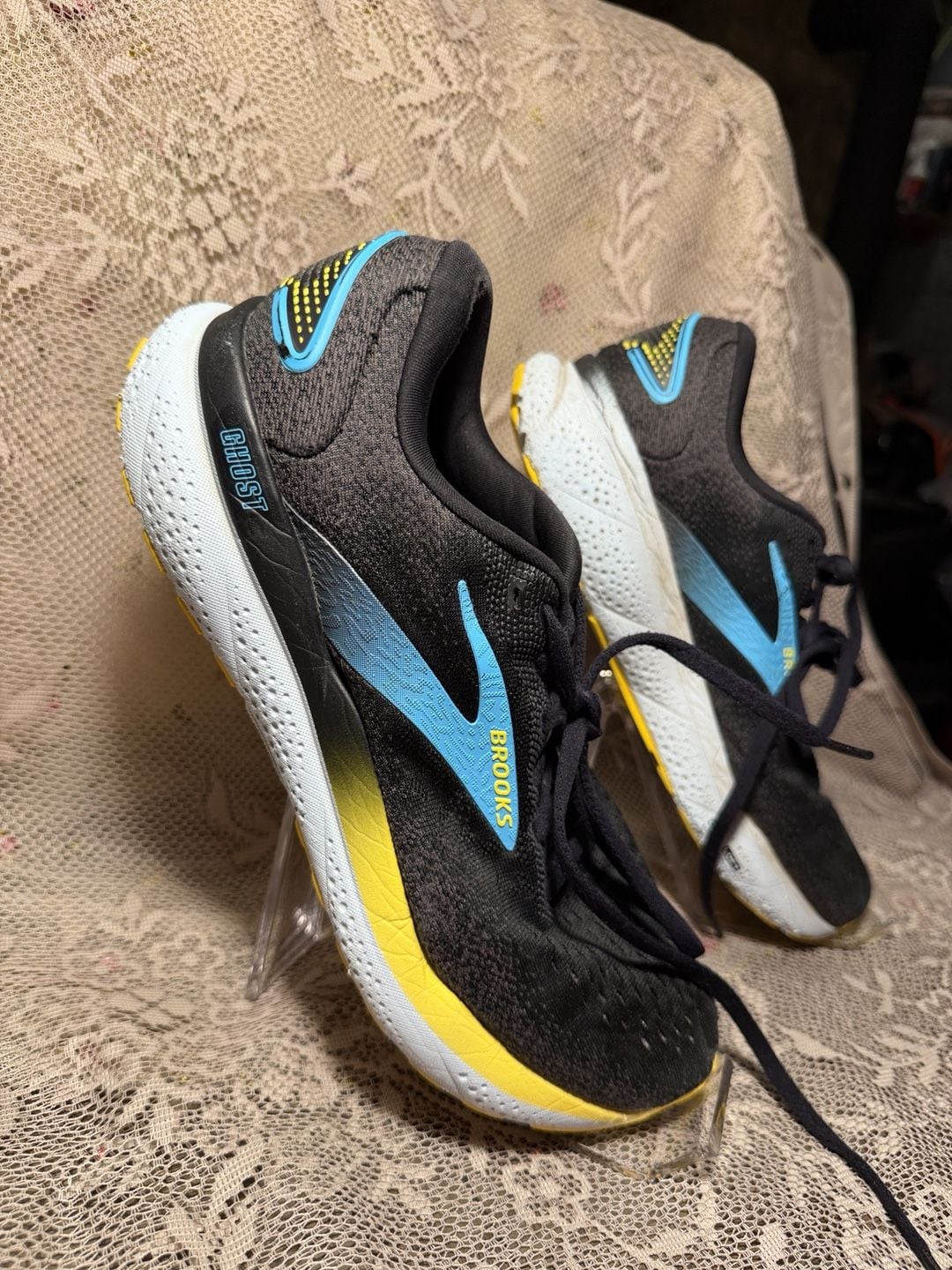 LUS 26 Brooks Ghost 15 Running Shoes Size 8 Black Blue Yellow 3