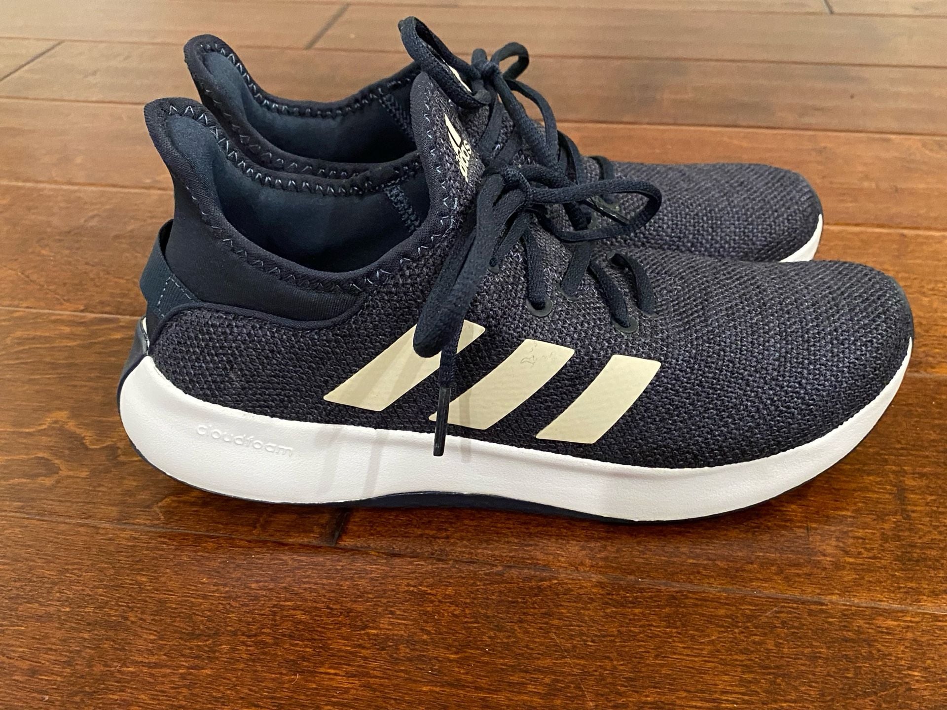 Women’s Adidas Cloudfoam Sneakers Size 8.5 6