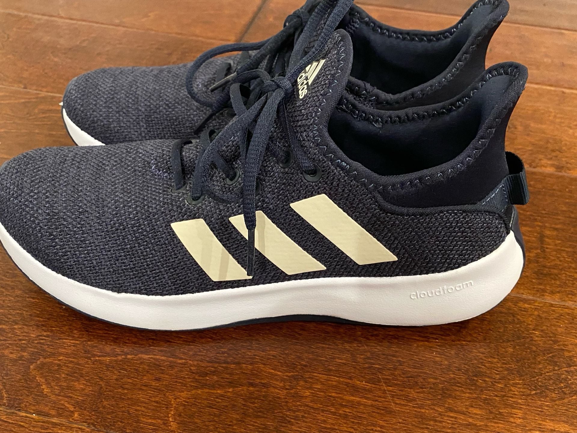 Women’s Adidas Cloudfoam Sneakers Size 8.5 7
