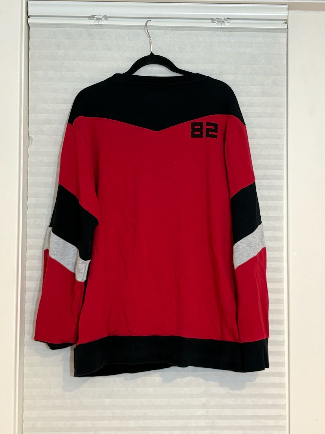 Jewel House Colorblock Sweatshirt Black Red 6