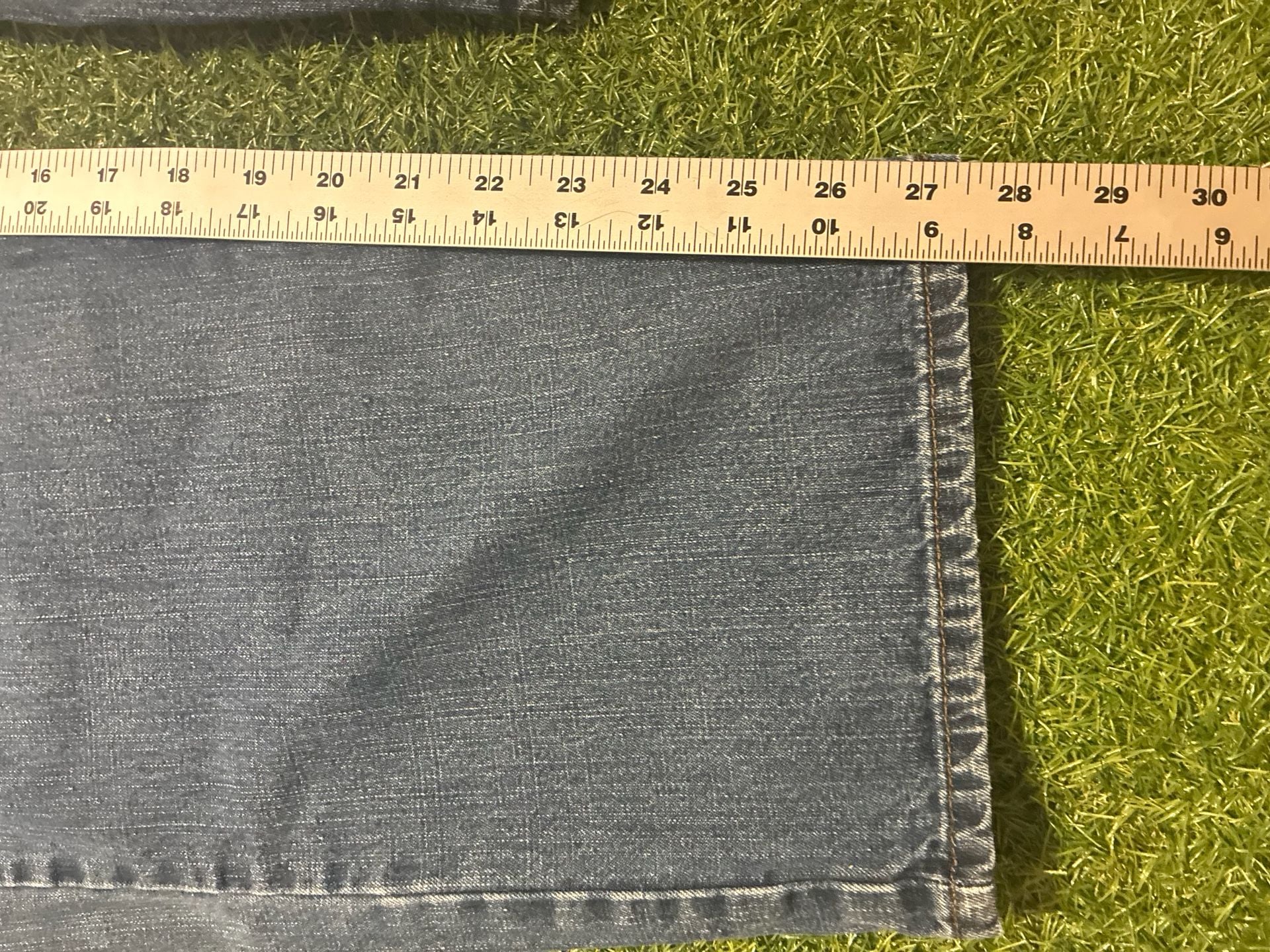 Axist Jeans Relaxed Straight Leg Jeans Size  7