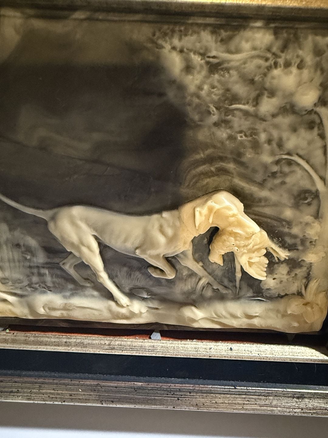 Vintage Framed Relief Wall Art Hunting Dog Pointer Retrieving Duck 3D 3