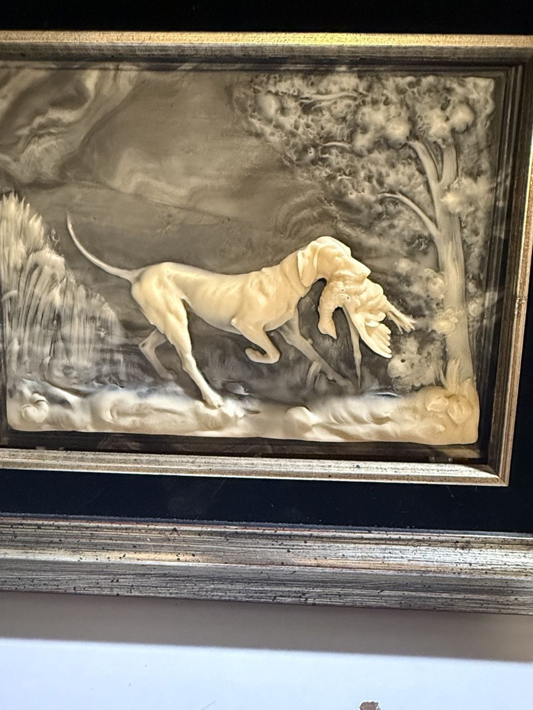 Vintage Framed Relief Wall Art Hunting Dog Pointer Retrieving Duck 3D 2