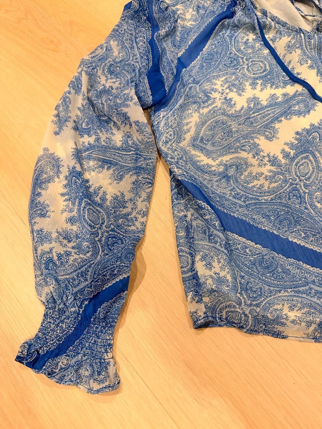 Cupcakes and Cashmere Blouse Size S Blue White Paisley Long Sleeve Top 4