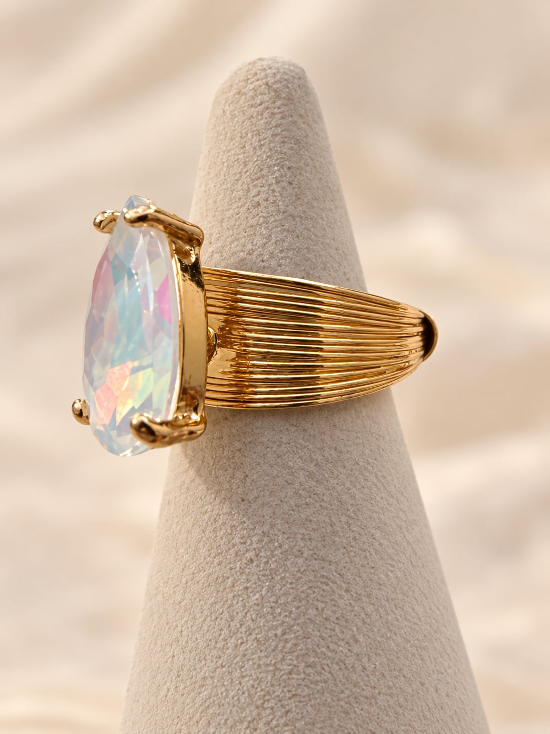 Gold Tone Aurora Borealis Iridescent Crystal Statement Ring Size 7–8
3