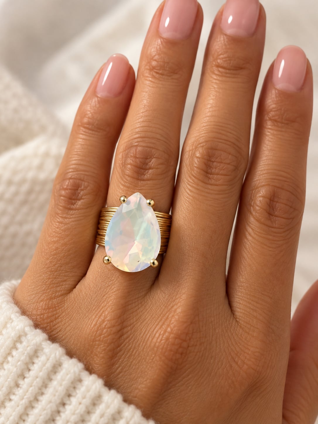 Gold Tone Aurora Borealis Iridescent Crystal Statement Ring Size 7–8
5