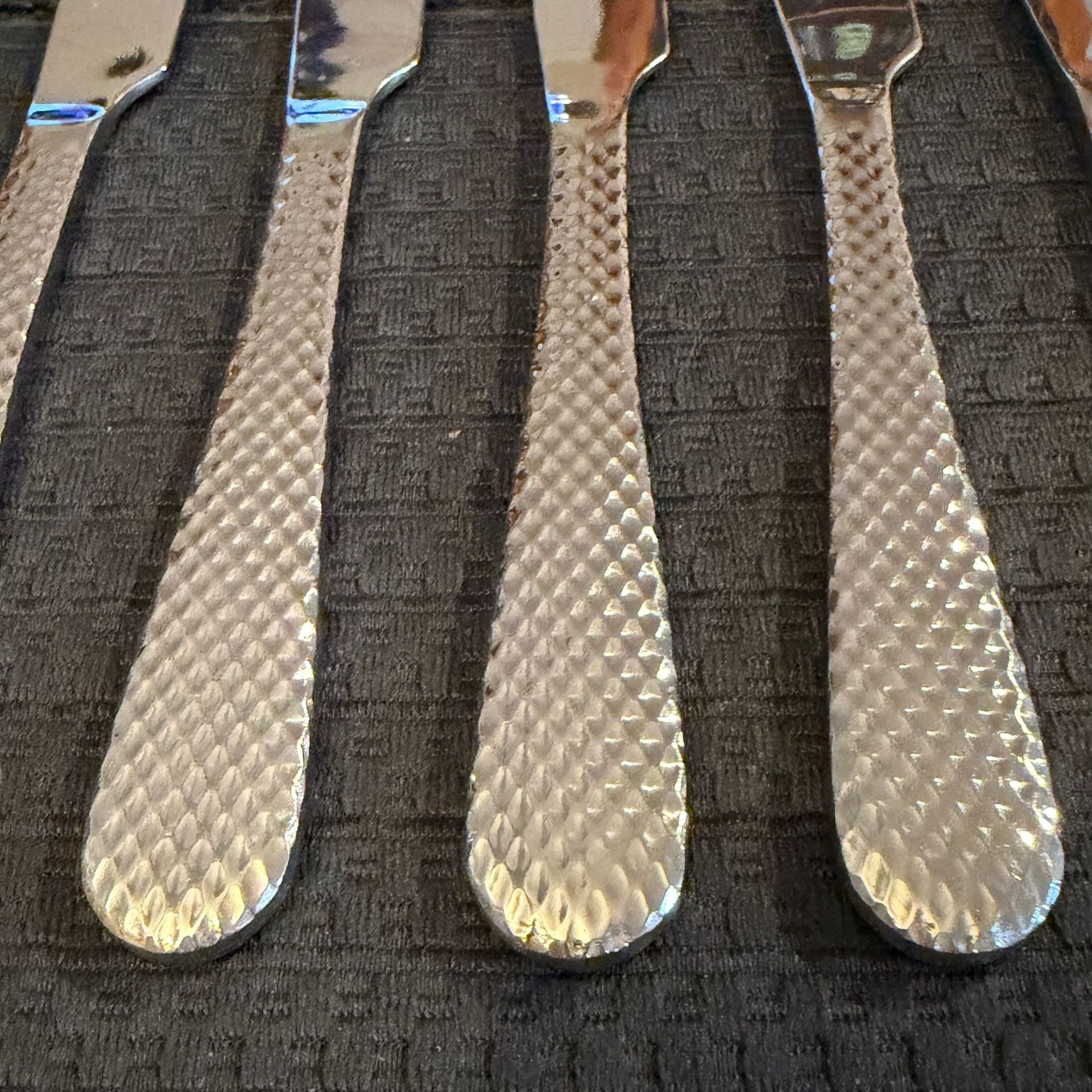Noble Excellence Hunter Hammered Dinner Knives Textured Set of 6 w/ Spreader 3