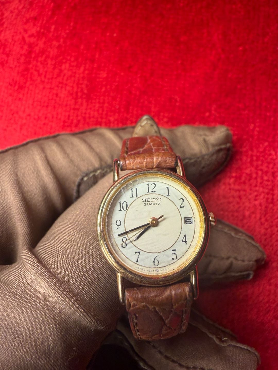Vintage Seiko 3E22-0069 Women’s Gold Tone Quartz Date Watch Cream Dial 3
