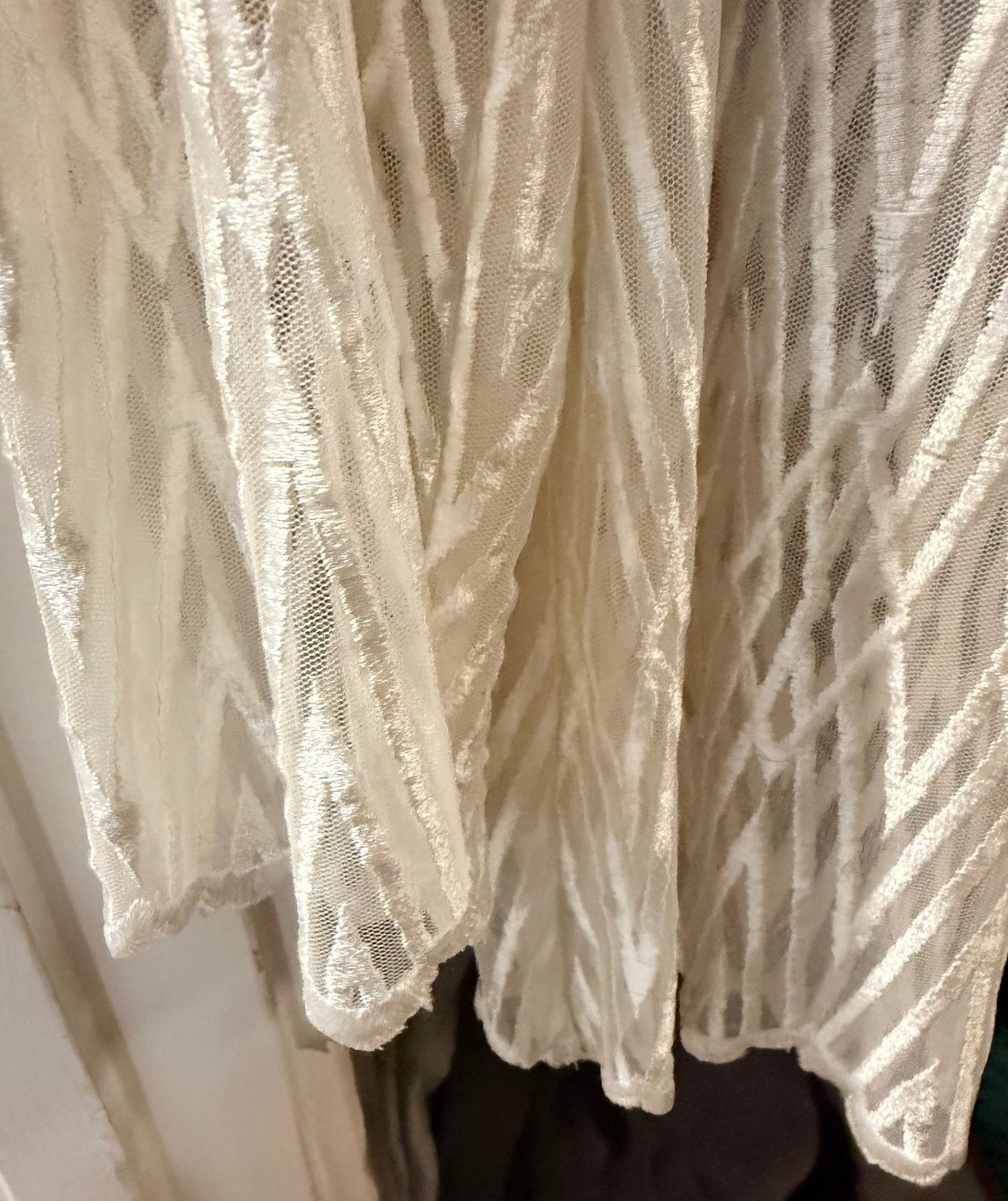 Coty Sheer Velvet Cardigan Size M White Geometric Open Front C490 4