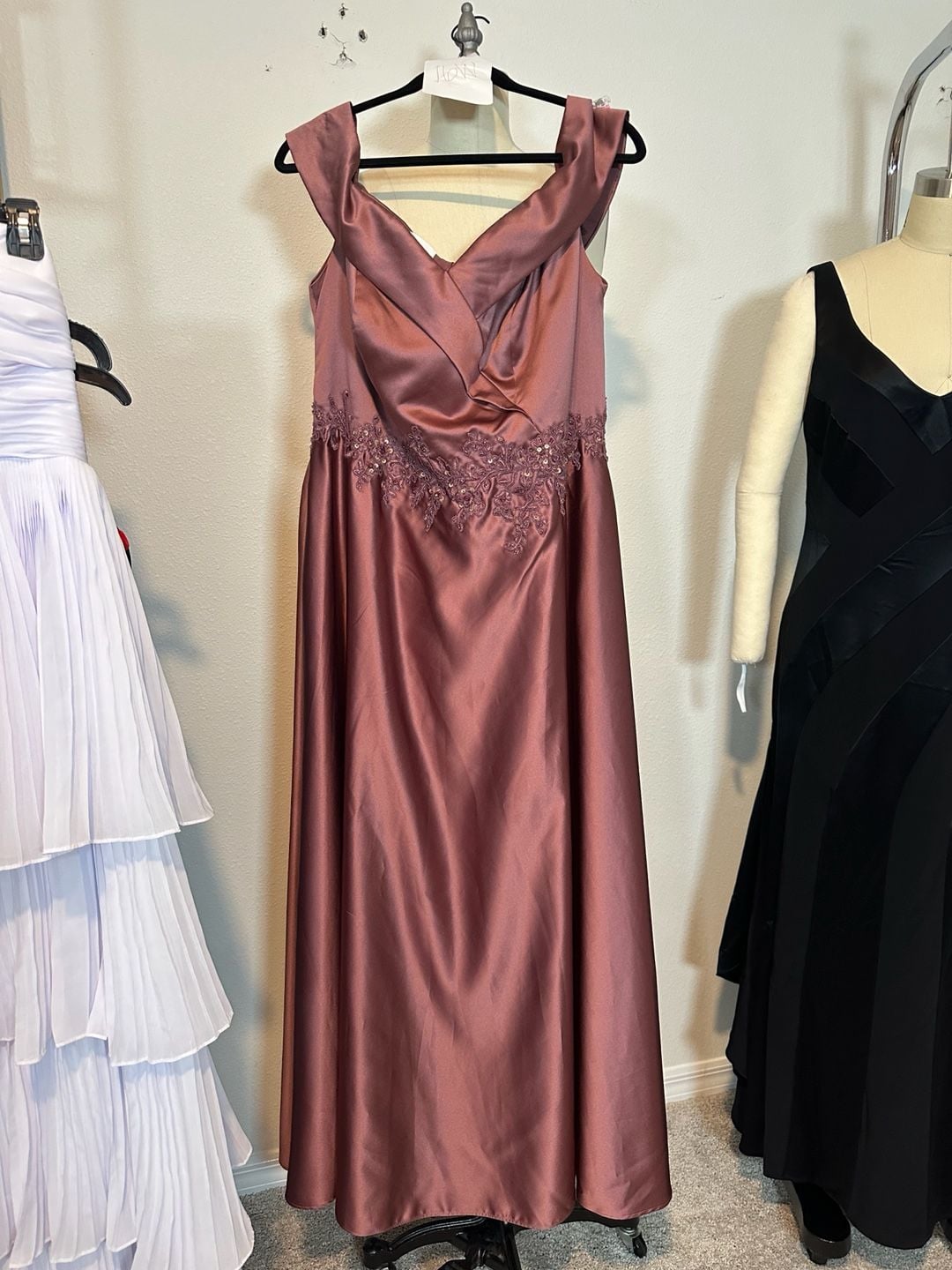 Dusty Rose Mauve Satin Beaded Plus Size Formal Evening Gown Size 16w 3