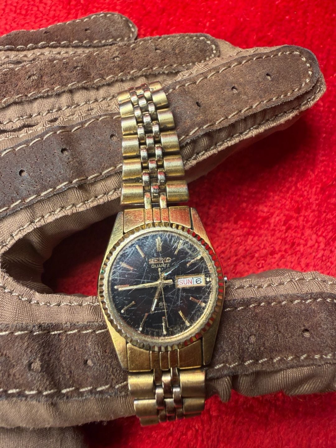Seiko Quartz Gold Tone Day Date Watch 3E23-0A69 3
