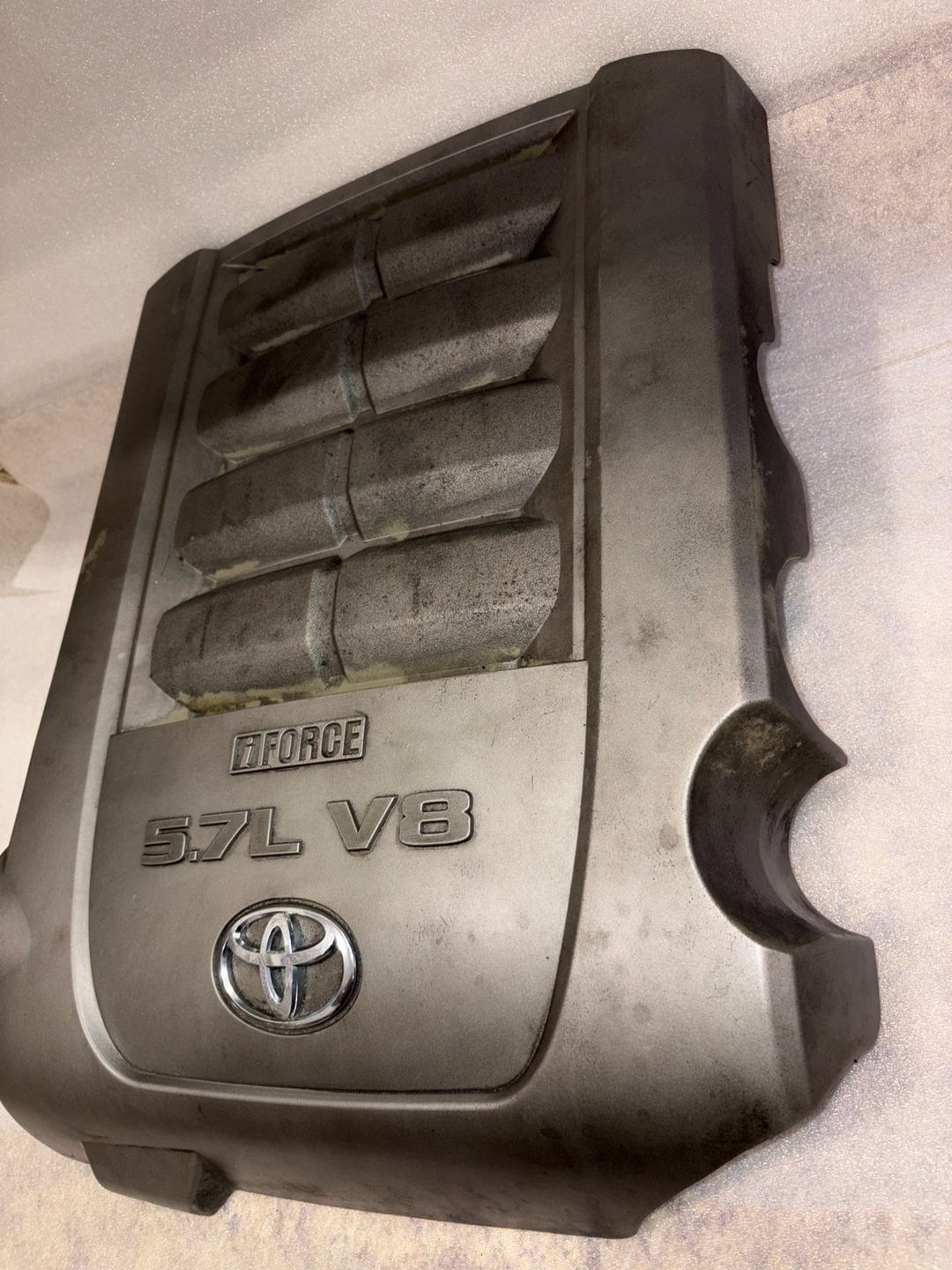 07-21 Toyota Tundra 5.7L iForce V8 Engine Cover 08-22 Sequoia 4