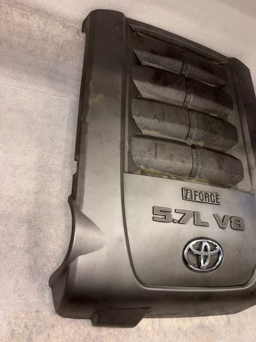 07-21 Toyota Tundra 5.7L iForce V8 Engine Cover 08-22 Sequoia 5