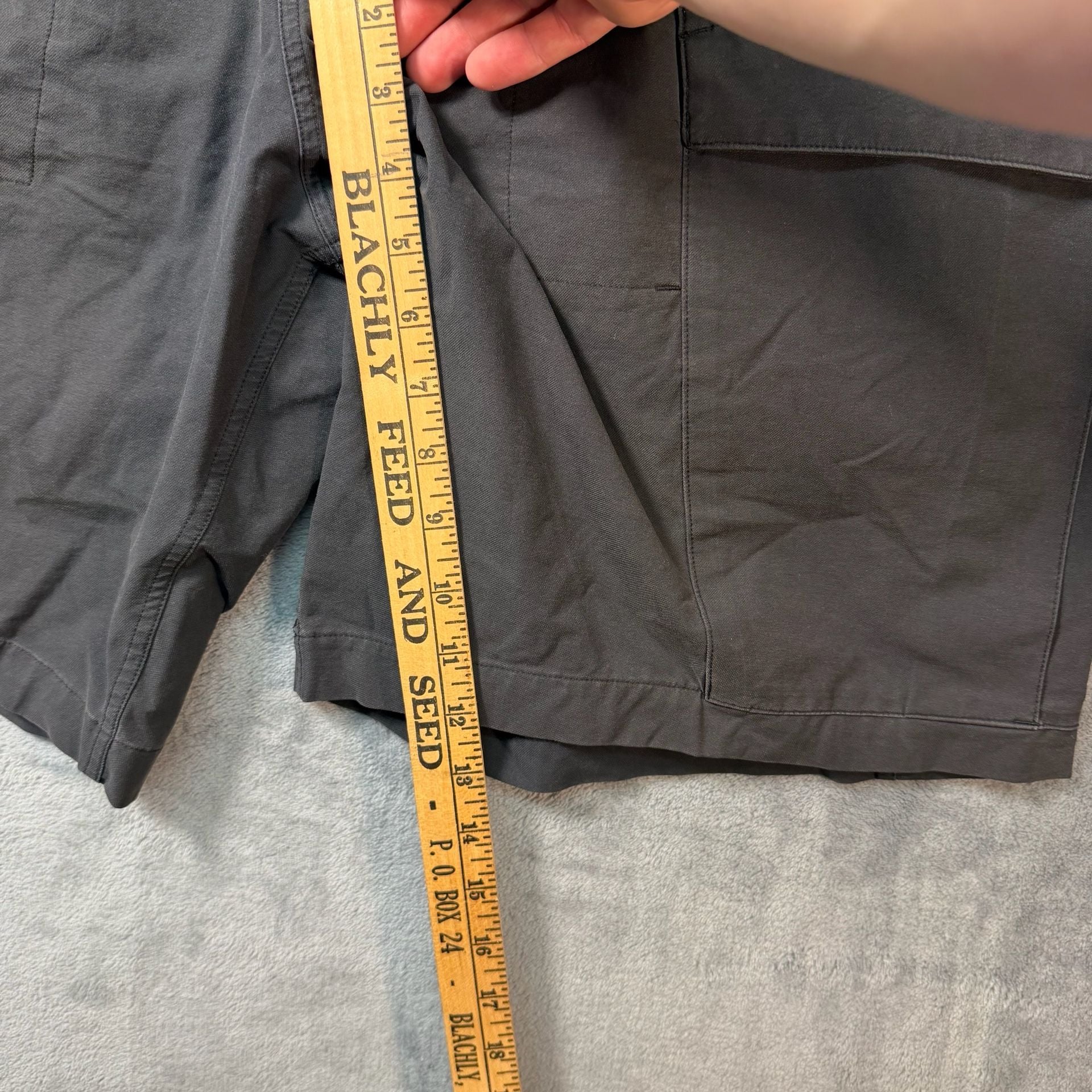 Lululemon Men Utilitarian Cargo Shorts 9" Gray Elastic Waist Size M Fits Large 5