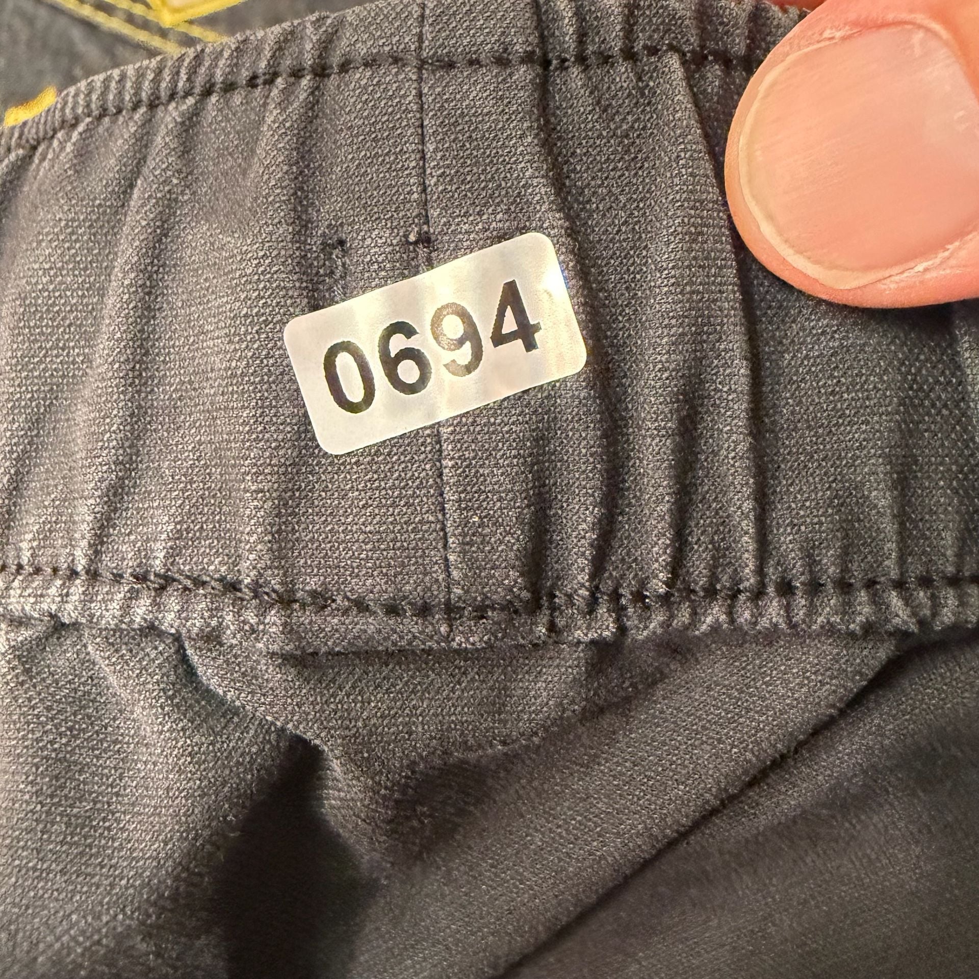 Lululemon Men Utilitarian Cargo Shorts 9" Gray Elastic Waist Size M Fits Large 9