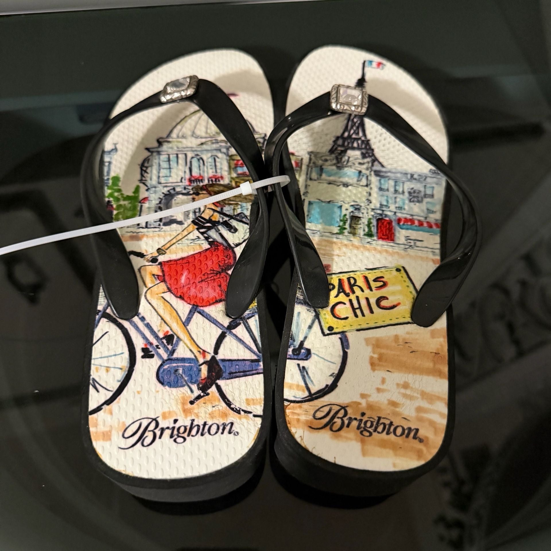 Brighton Paris Chic Flip Flops Sandals size 7 2