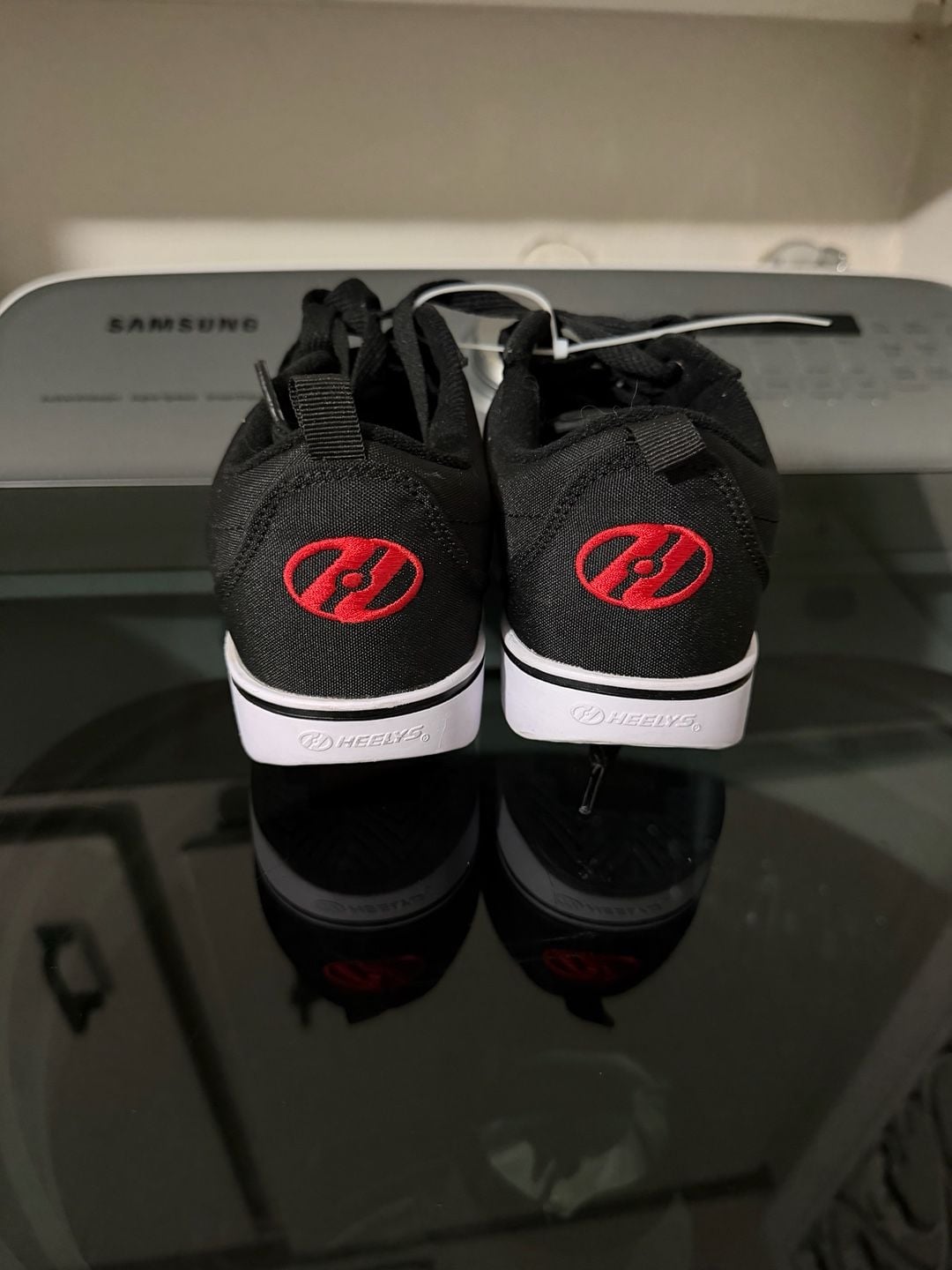 Heelys Flame Skate Shoes Black Red size 4 4