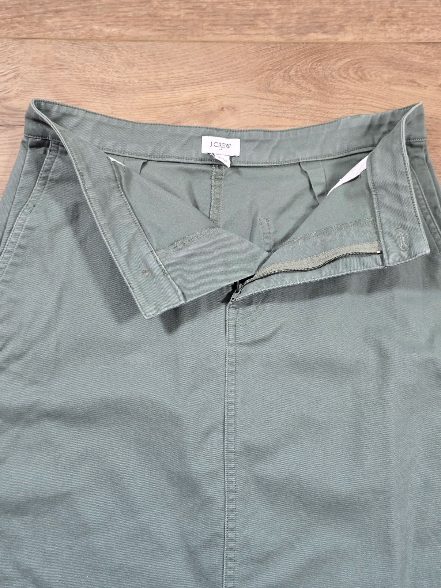 J.Crew Utility Pencil Skirt Sage Green Pockets Back Slit Size 4 10