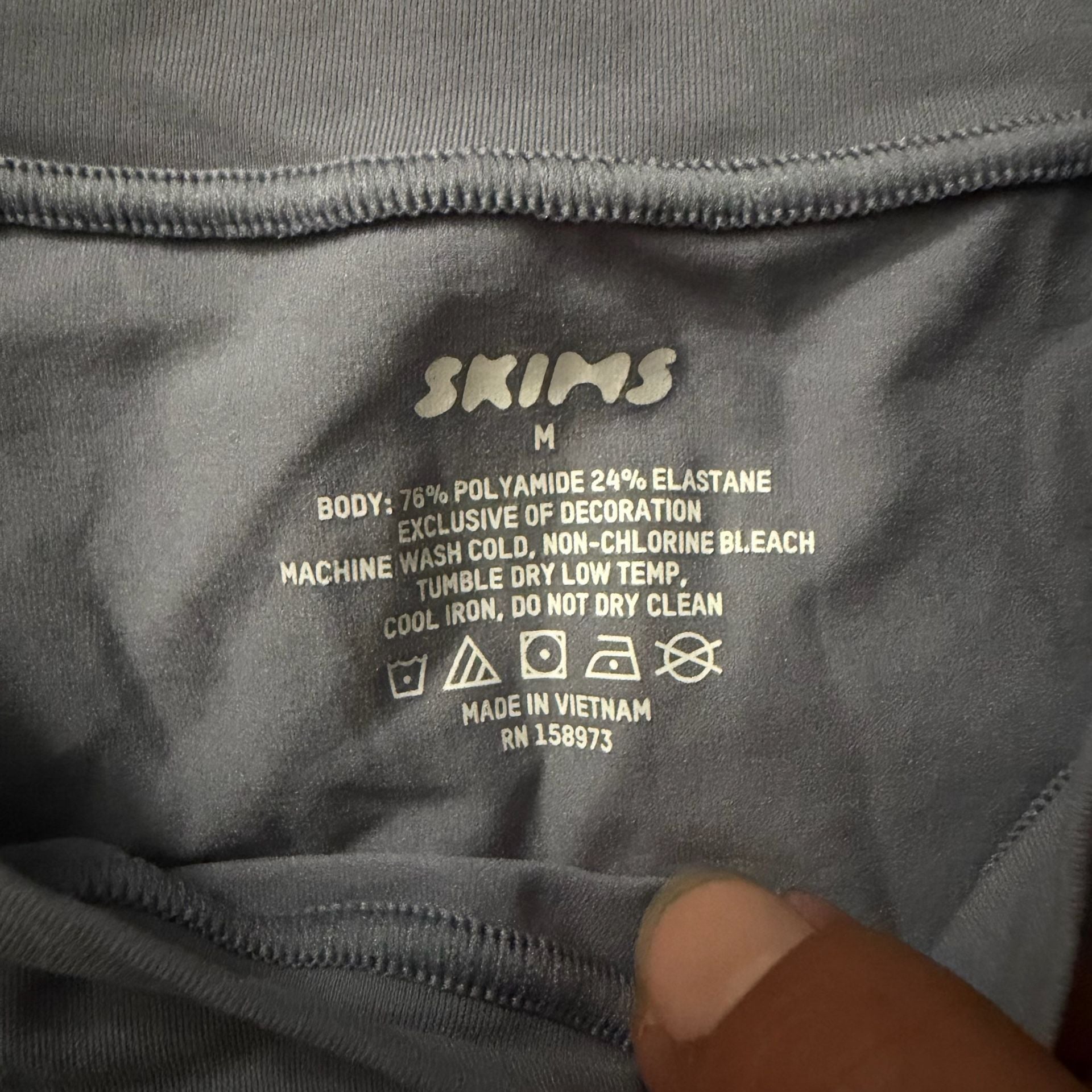 SKIMS Long Sleeve T-Shirt Size M 4