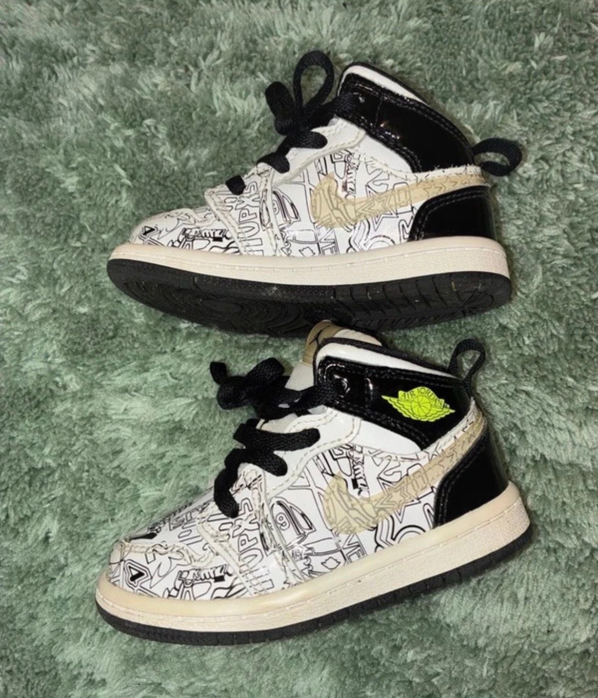 Jordan 1 Mid SE Graffiti Toddler Shoes White Black 4