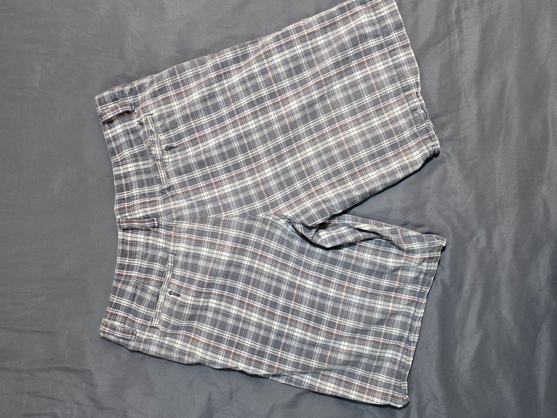 Urban Pipeline Plaid Shorts Gray White 4