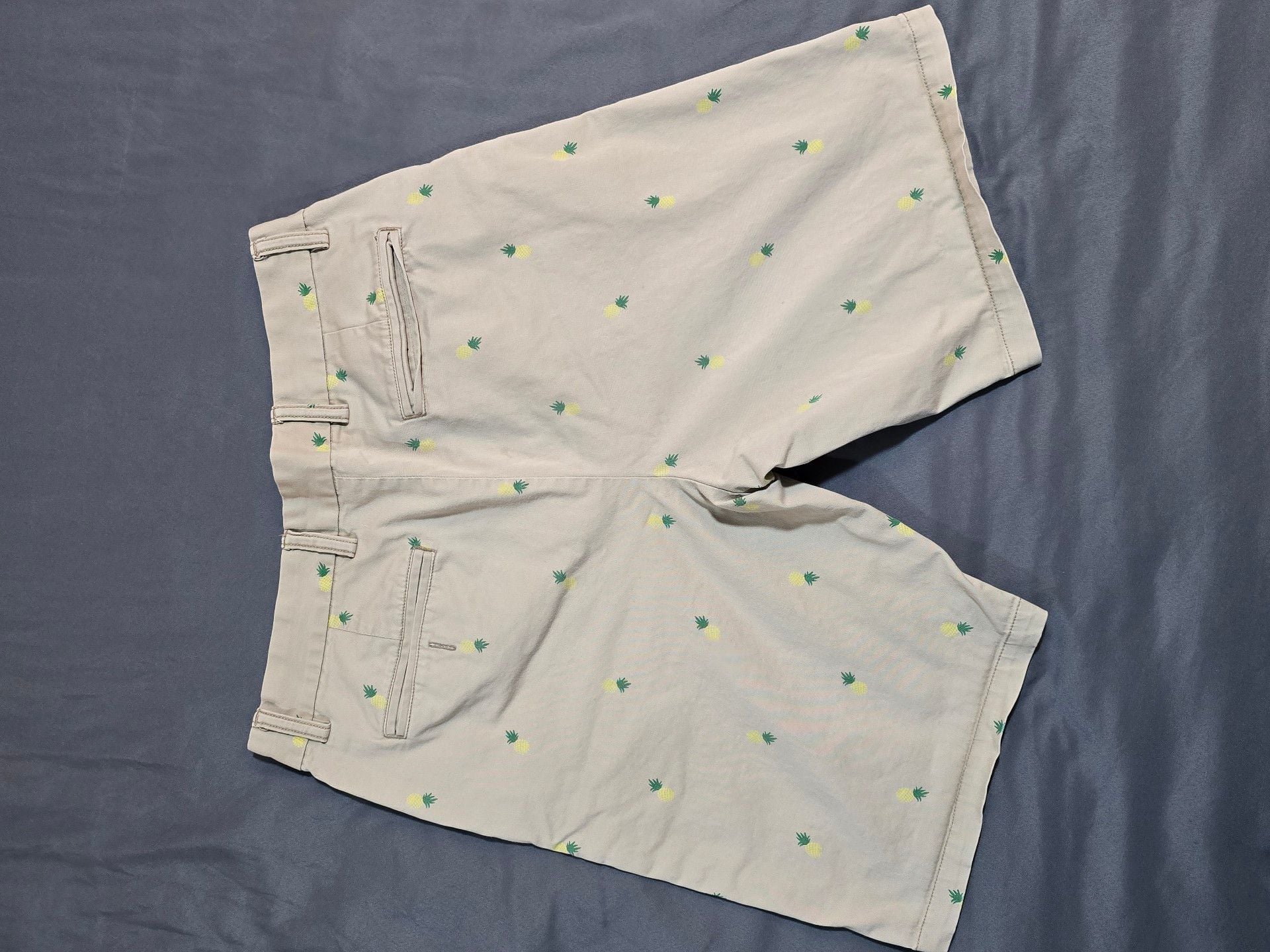 Old Navy Ultimate Slim Shorts Size 33 Beige Pineapple Print 4