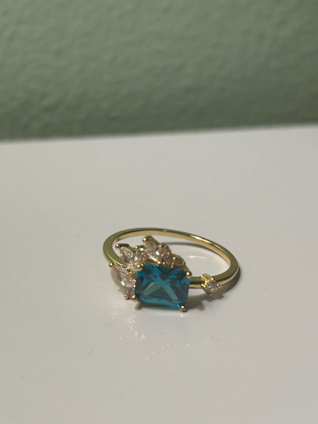 Oomiay Nocturnal Blue Stone Cluster Ring Gold Tone #0308 2