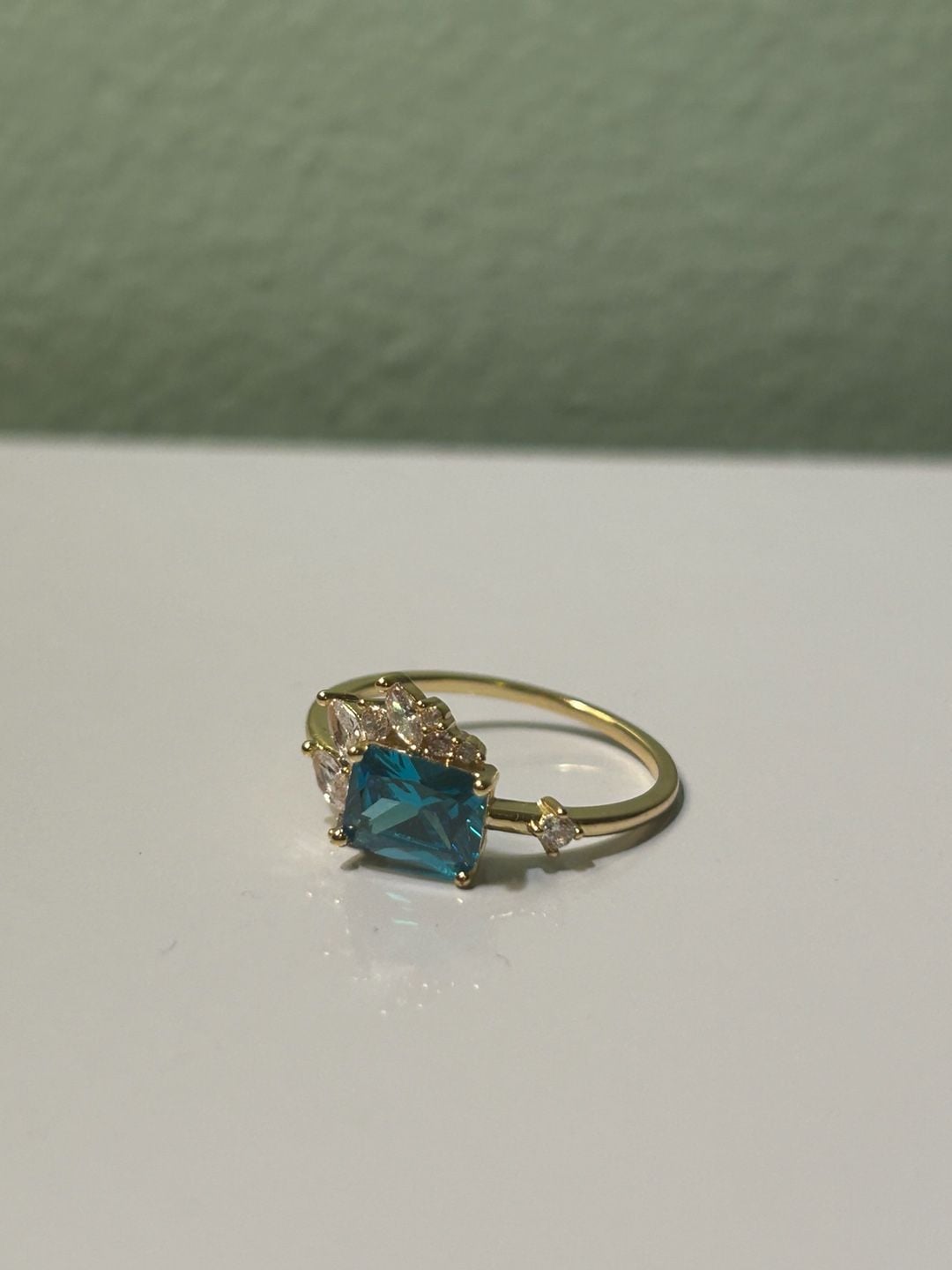 Oomiay Nocturnal Blue Stone Cluster Ring Gold Tone #0308 4