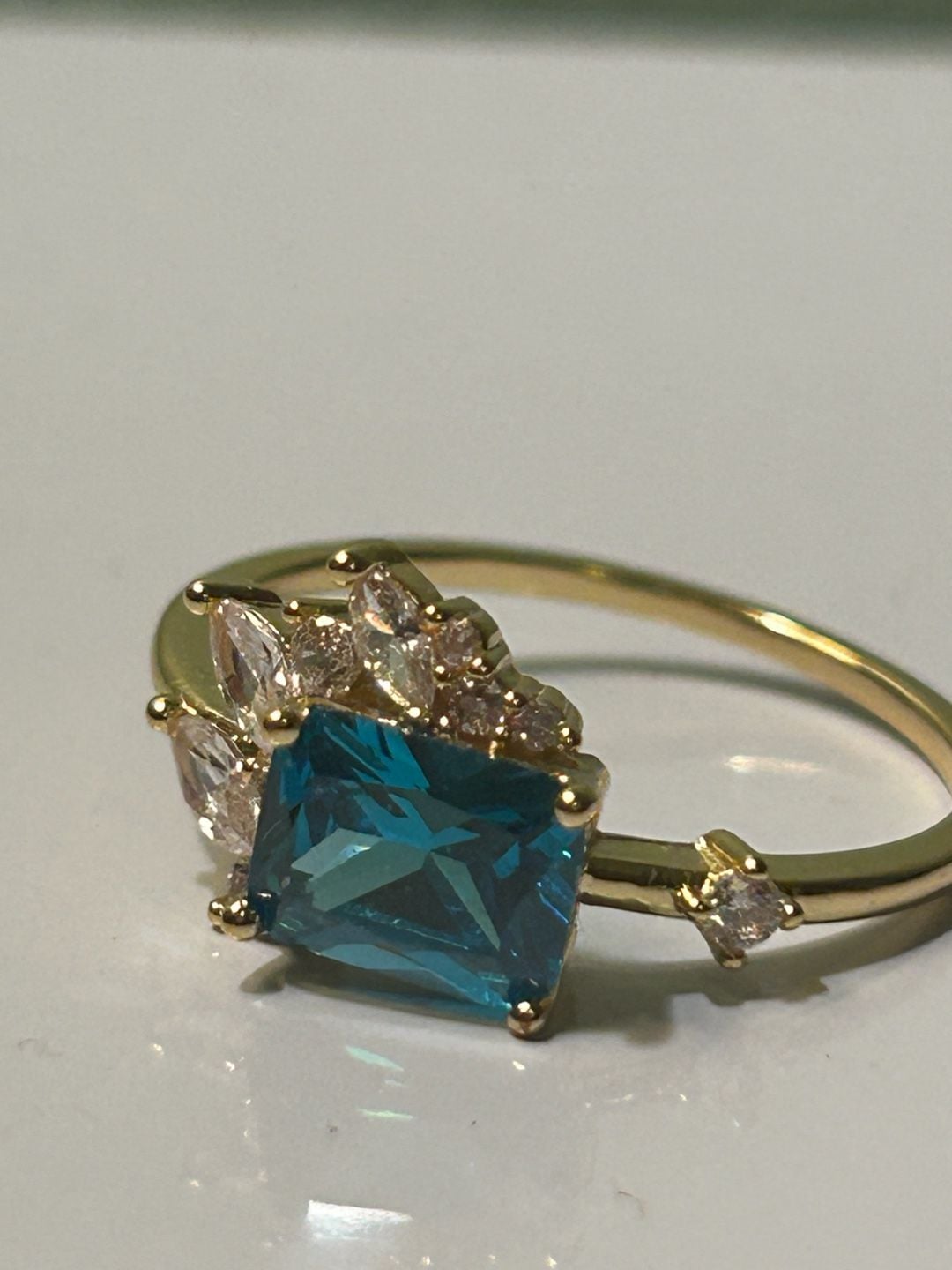 Oomiay Nocturnal Blue Stone Cluster Ring Gold Tone #0308 3
