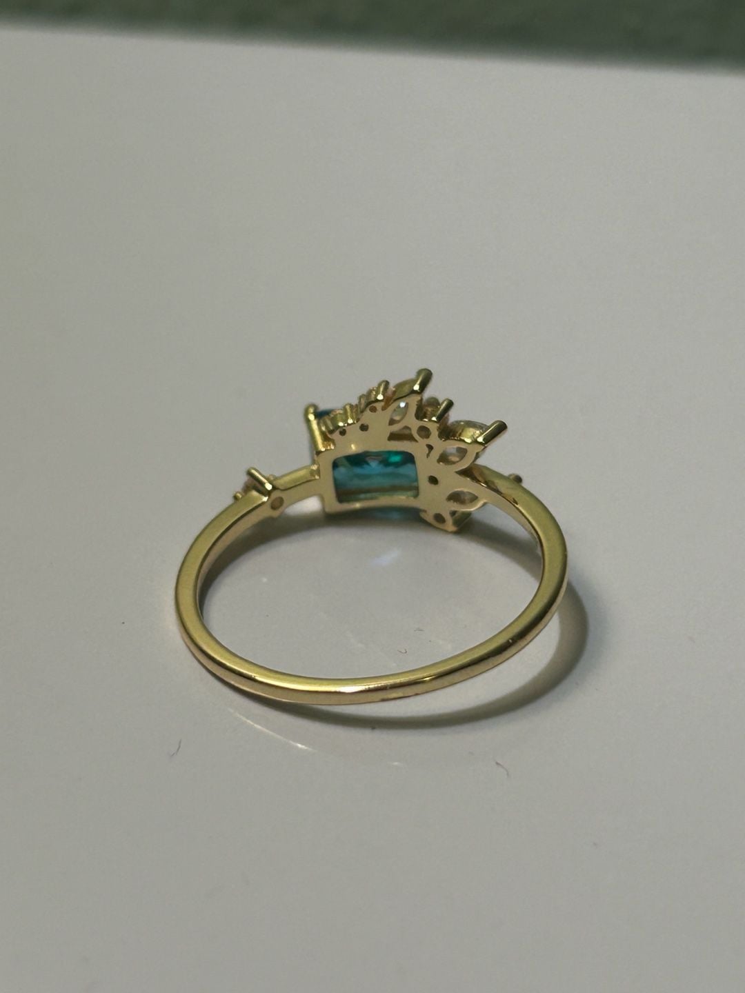 Oomiay Nocturnal Blue Stone Cluster Ring Gold Tone #0308 5