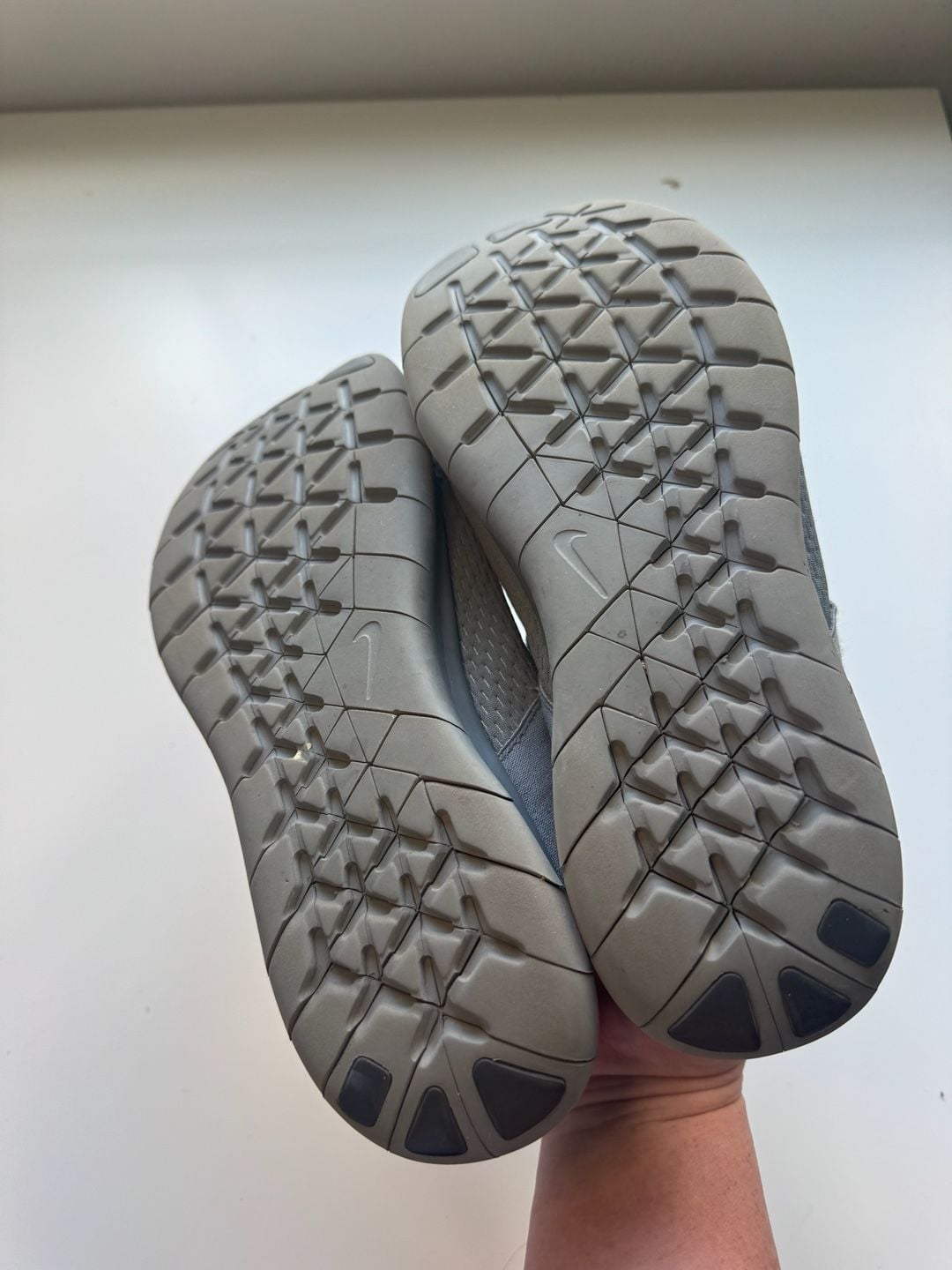 Nike Free RN Commuter Size 9 Gray Sneakers 5