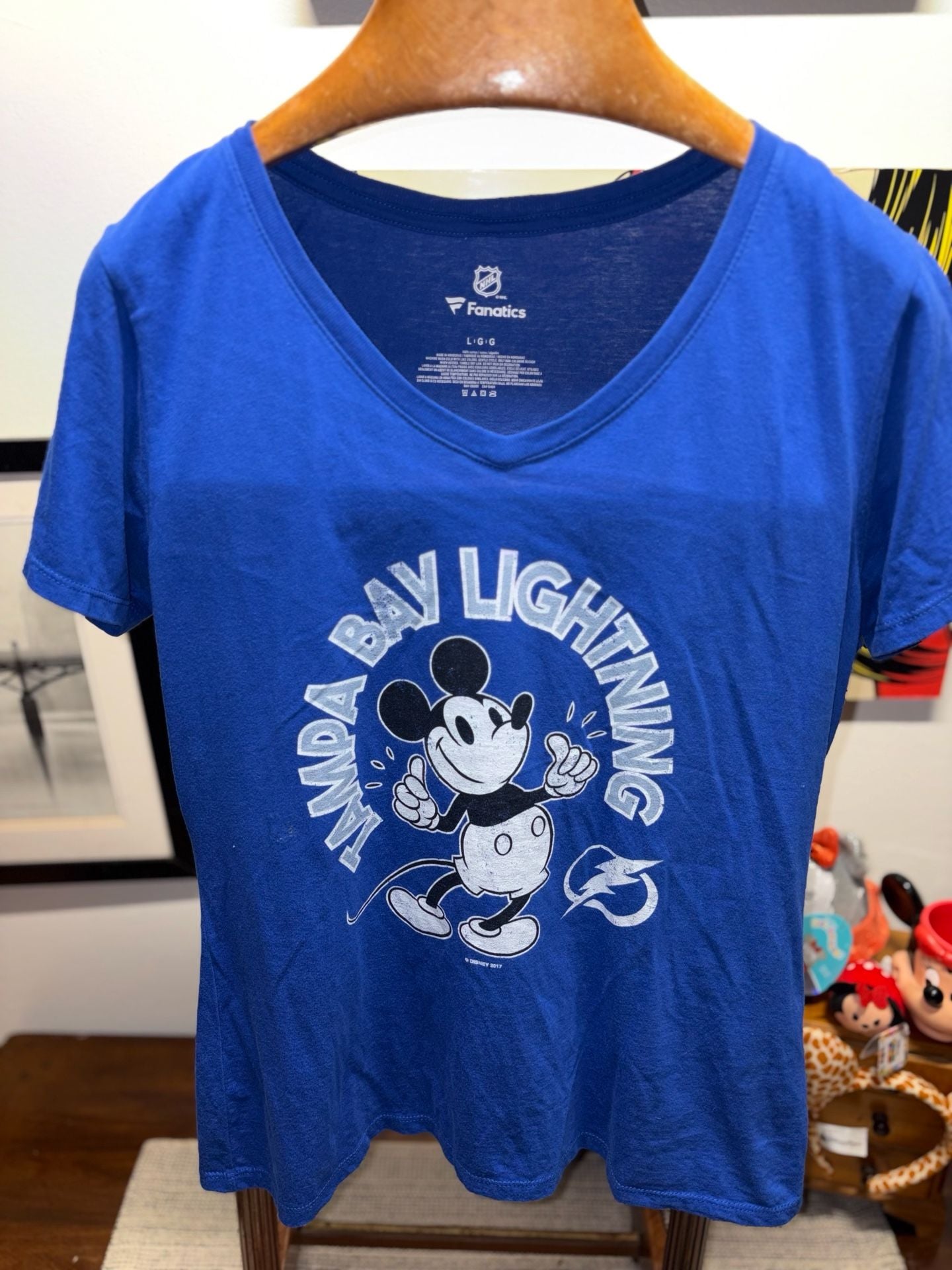 Fanatics Tampa Bay Lightning Mickey Mouse V-Neck T-Shirt Size L 2