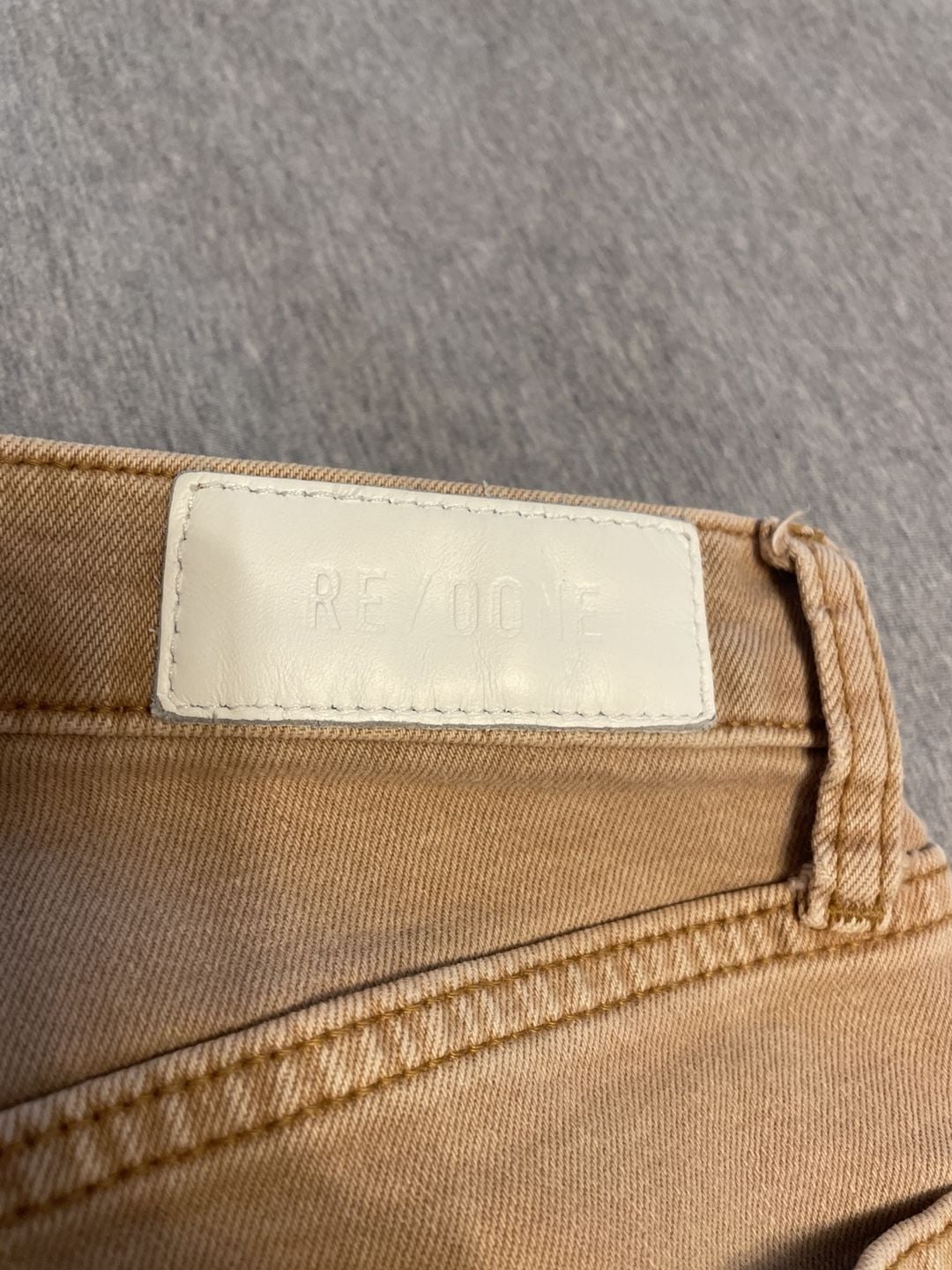 Re/Done Straight Jeans Size 27 Khaki Cotton Blend
Grunge
90’s
Button fly 6