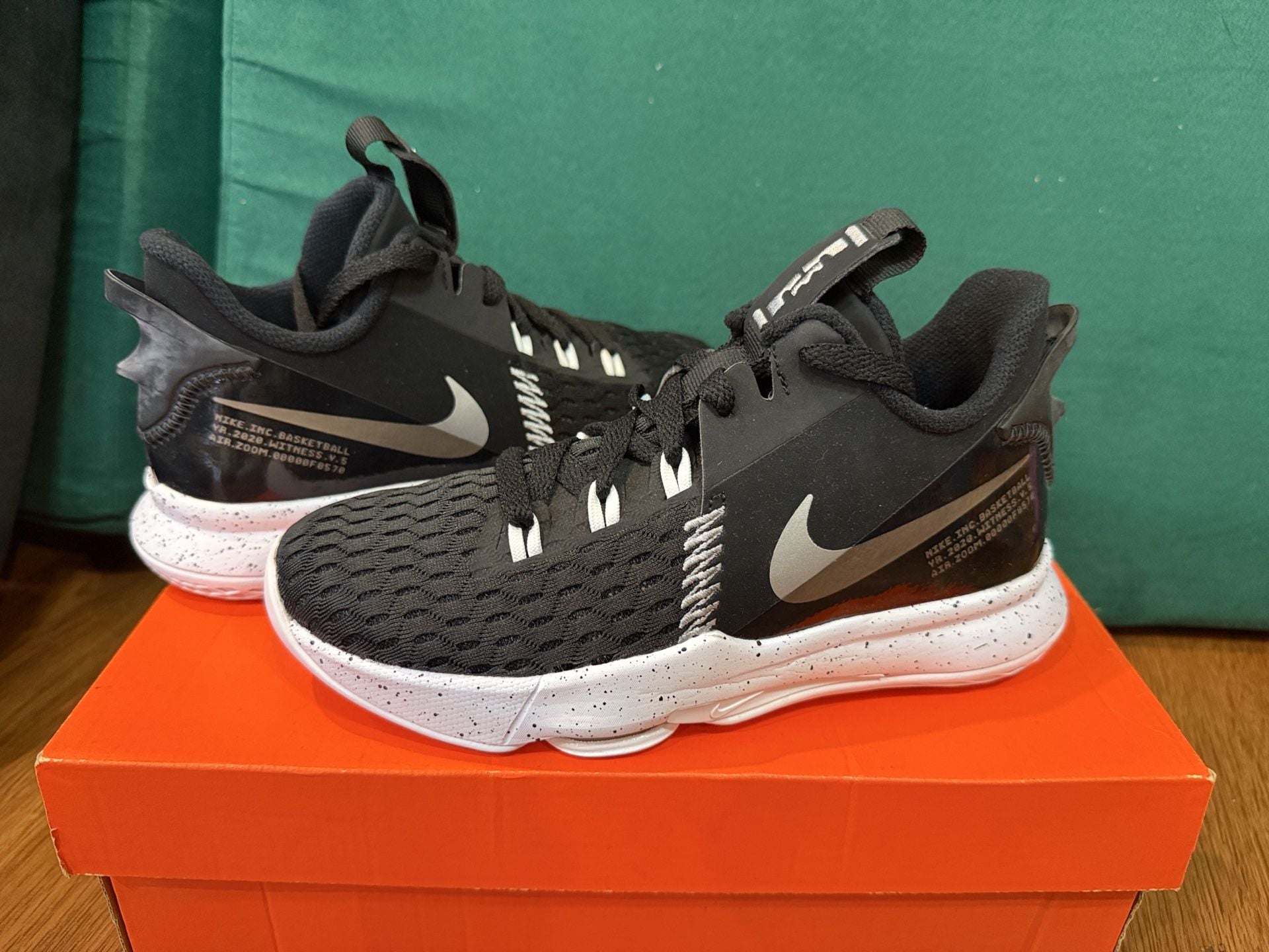 Nike LeBron Witness 5 GS Size 4.5Y Black Metallic Silver White 2