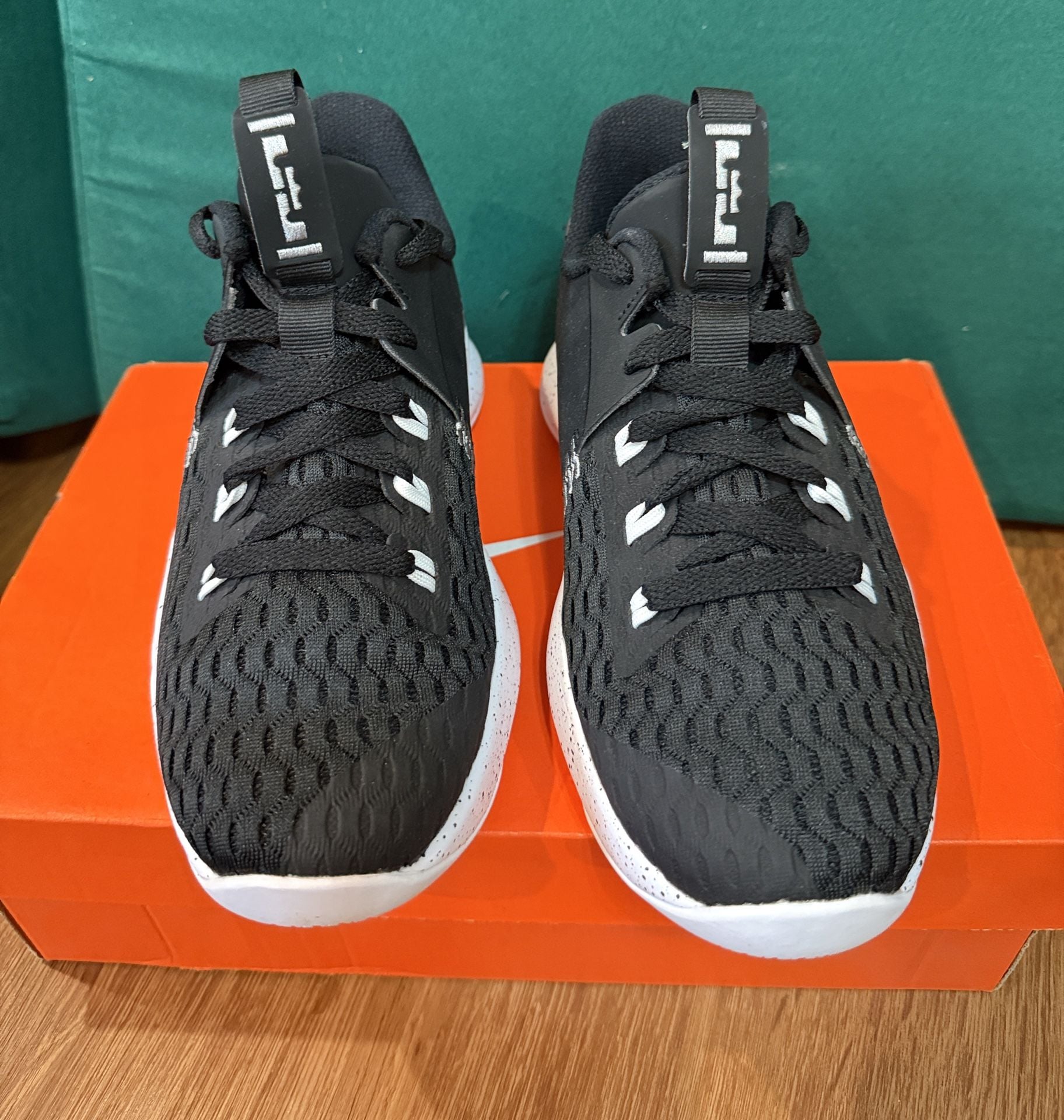 Nike LeBron Witness 5 GS Size 4.5Y Black Metallic Silver White 3
