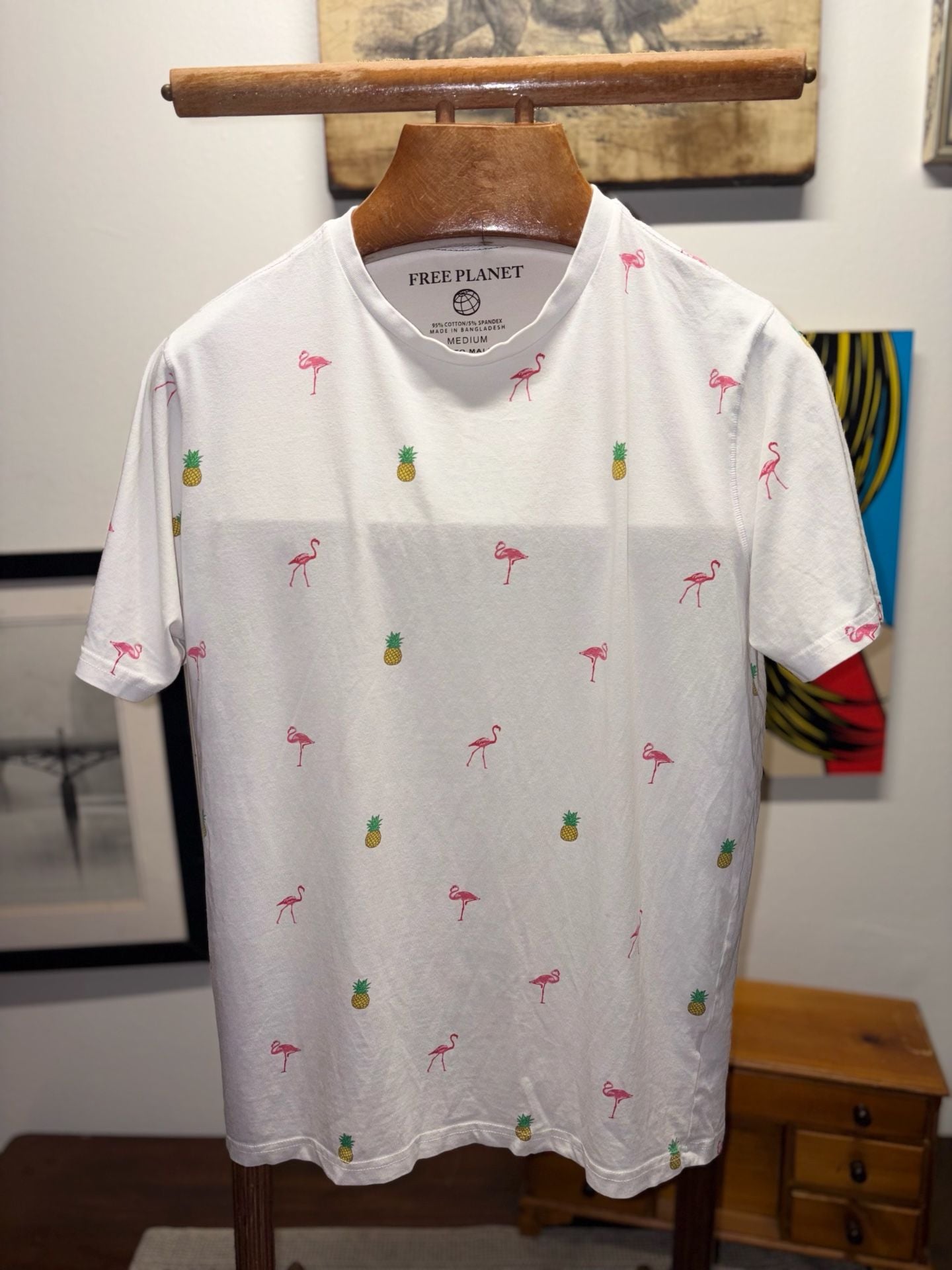 Free Planet Men’s Graphic T-Shirt Size Medium White Flamingo Pineapple 2