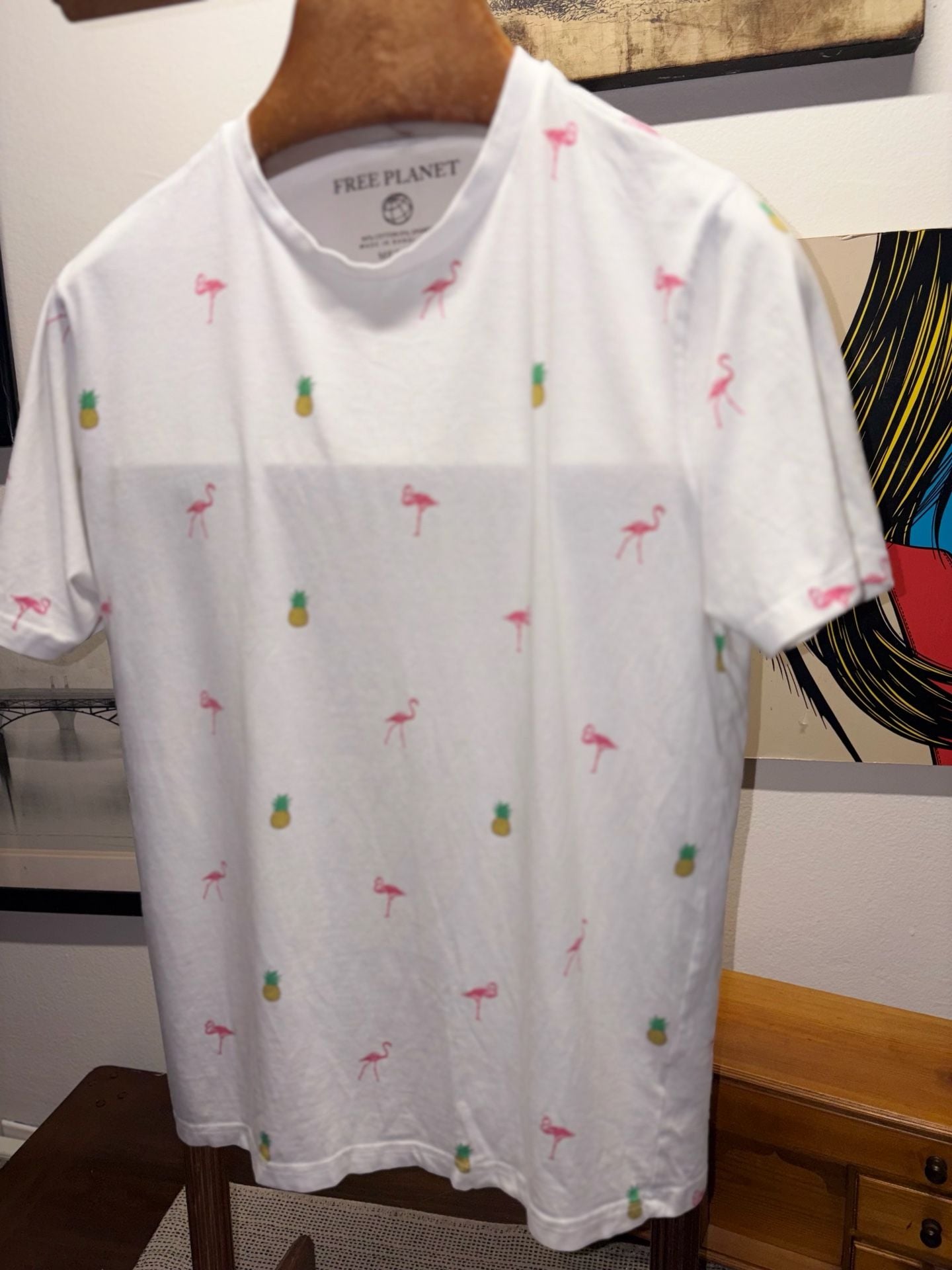 Free Planet Men’s Graphic T-Shirt Size Medium White Flamingo Pineapple 3