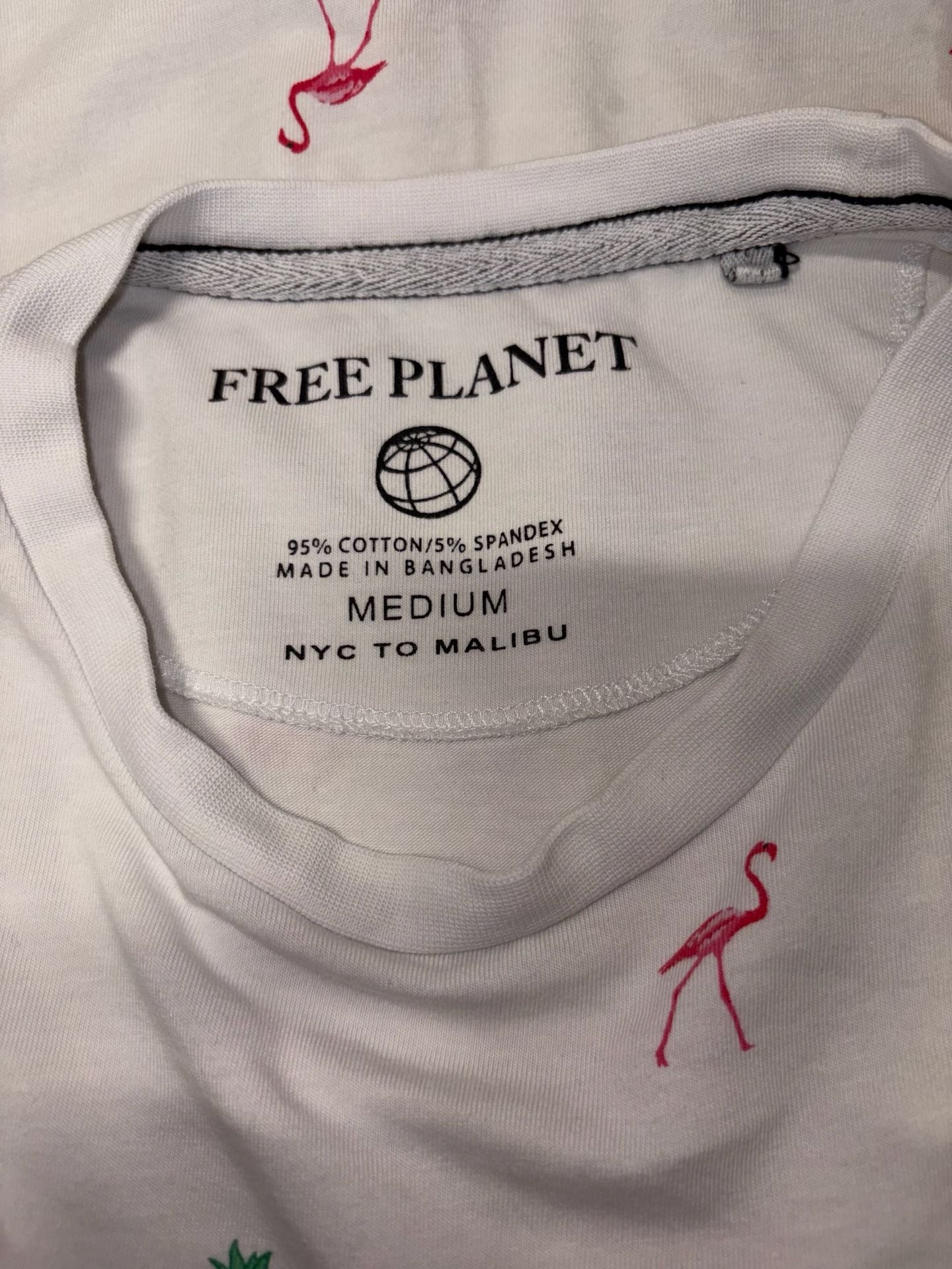 Free Planet Men’s Graphic T-Shirt Size Medium White Flamingo Pineapple 6