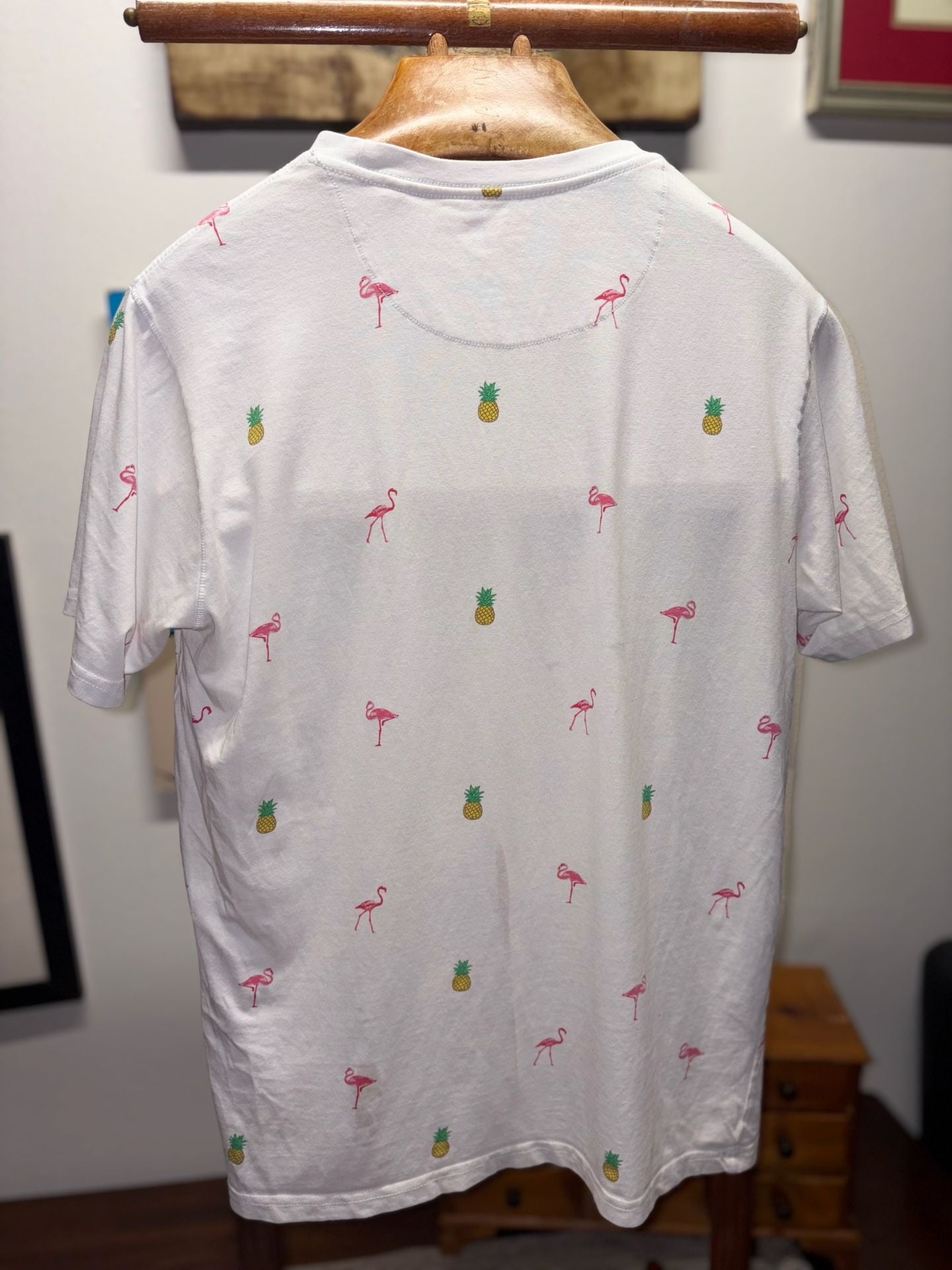 Free Planet Men’s Graphic T-Shirt Size Medium White Flamingo Pineapple 8