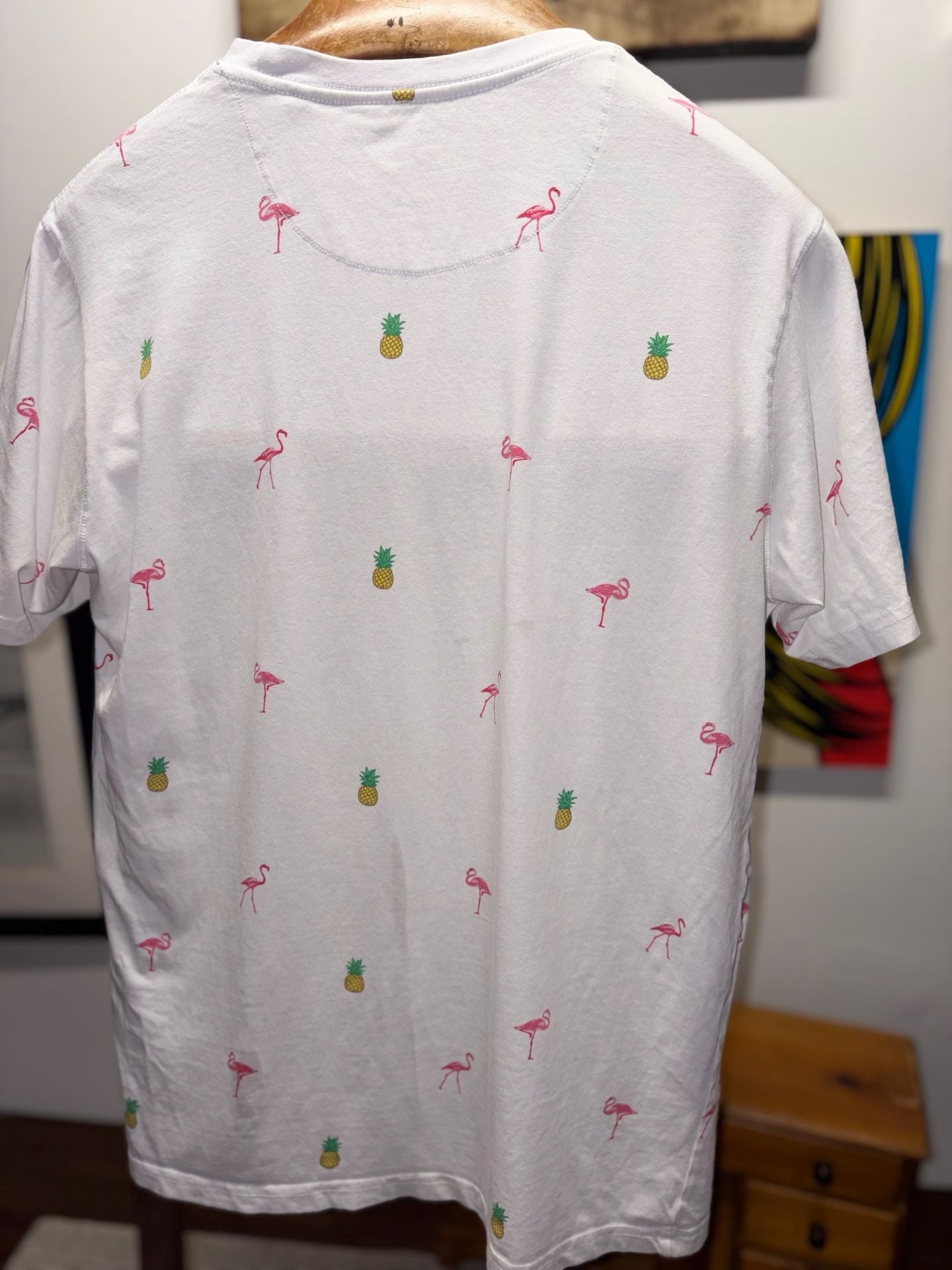 Free Planet Men’s Graphic T-Shirt Size Medium White Flamingo Pineapple 9