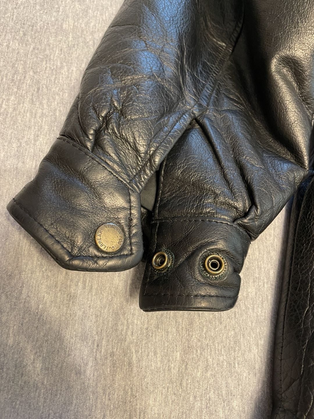 London Fog Genuine Leather Jacket Size S Black Quilted Lined Vintage
80’s
90’s 10