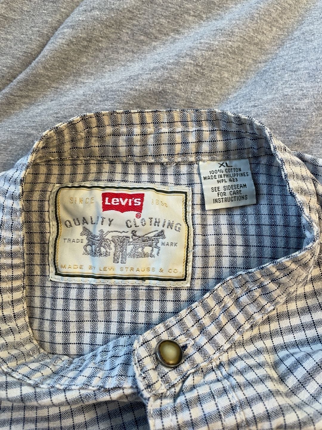 Levi's Plaid Button Down Shirt Size XL Gray Long Sleeve Band Collar
Western 6