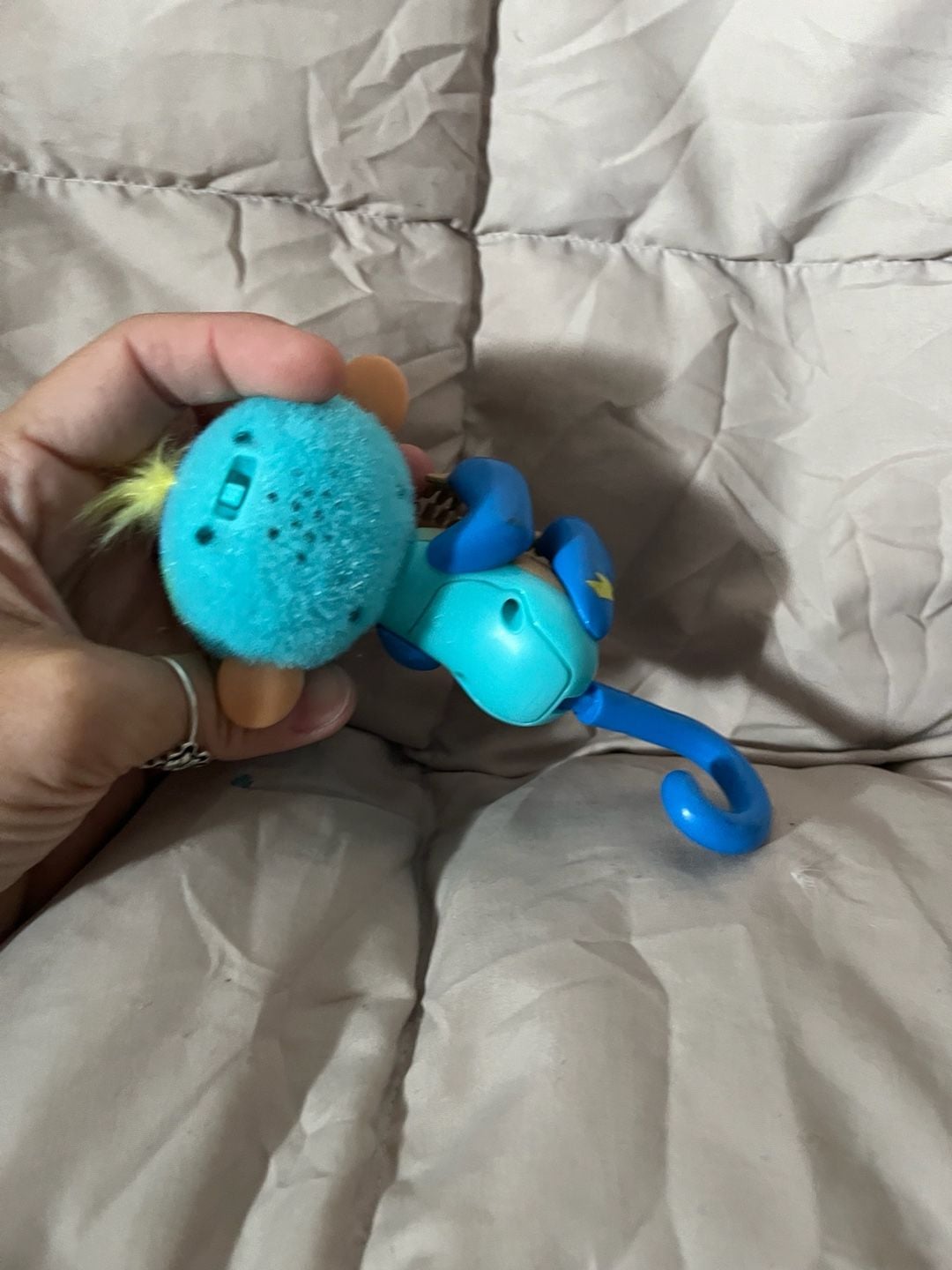 WowWee Fingerlings Leo Interactive Baby Monkey Blue 2