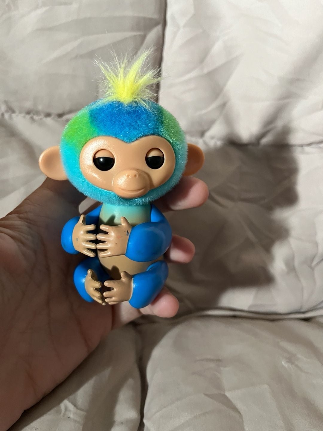 WowWee Fingerlings Leo Interactive Baby Monkey Blue 4