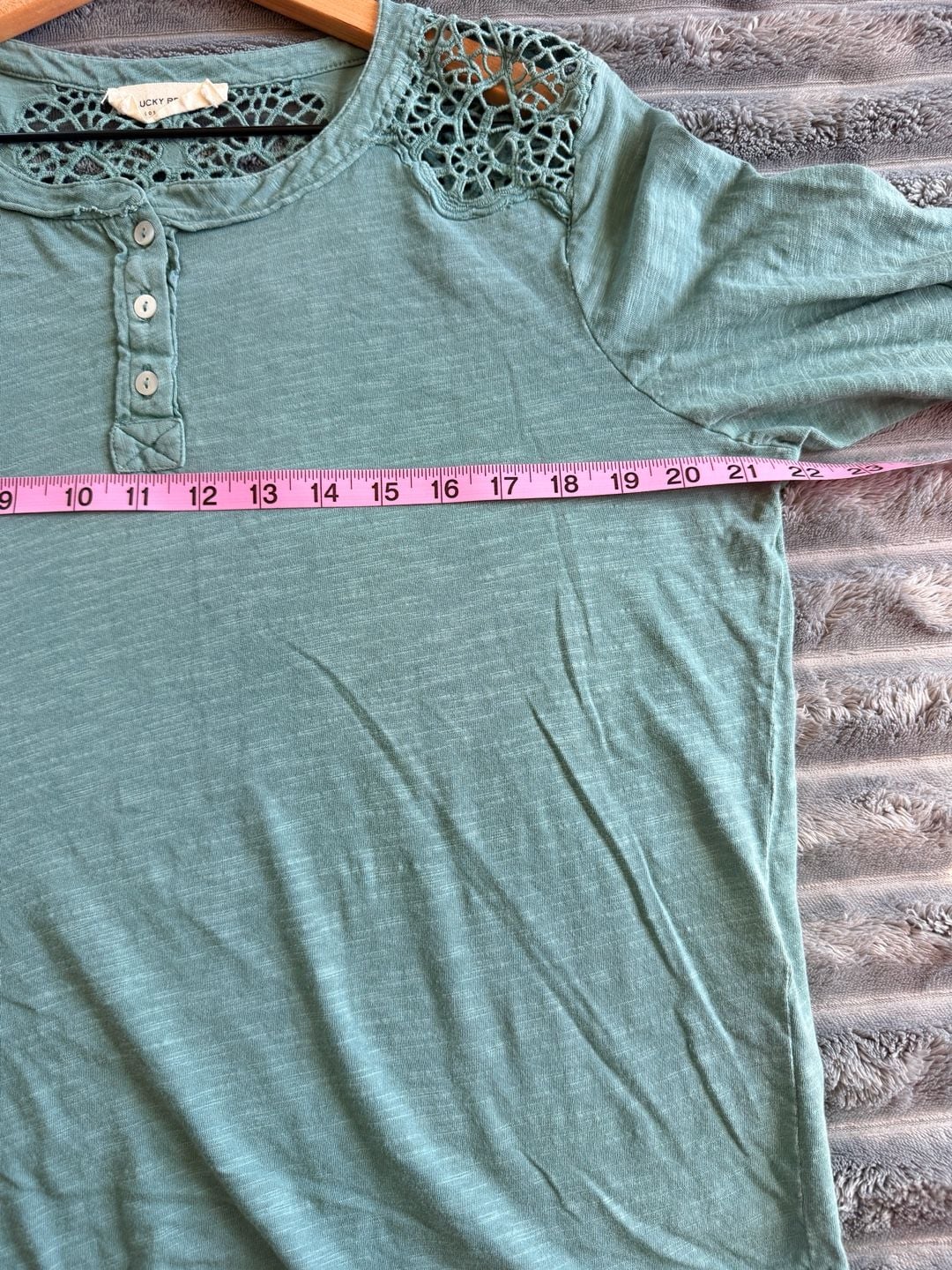 Lucky Brand Long Sleeve Henley Top Size M Green Cotton Crochet Shoulder Boho 6