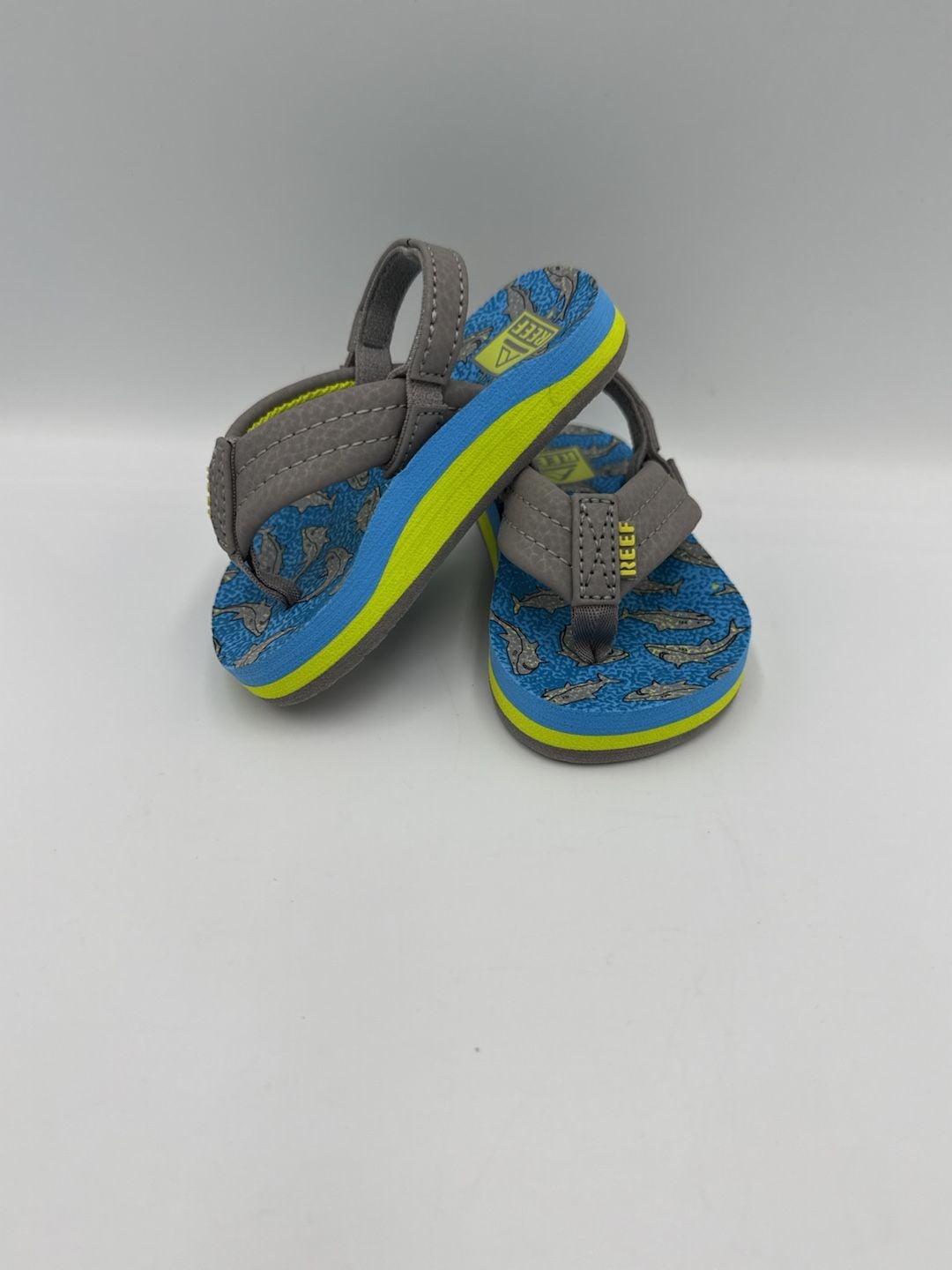 Reef Little Ahi Sandals Shark Blue Gray
Size 4 T
#901 6
