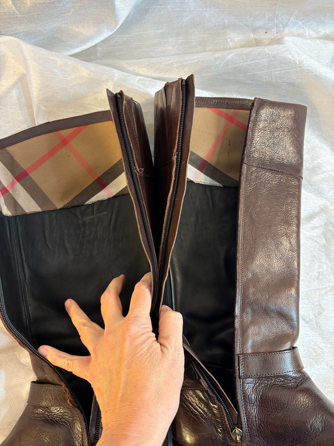 Burberry Equestrian Knight Riding Boots Brown Leather Size 39 10