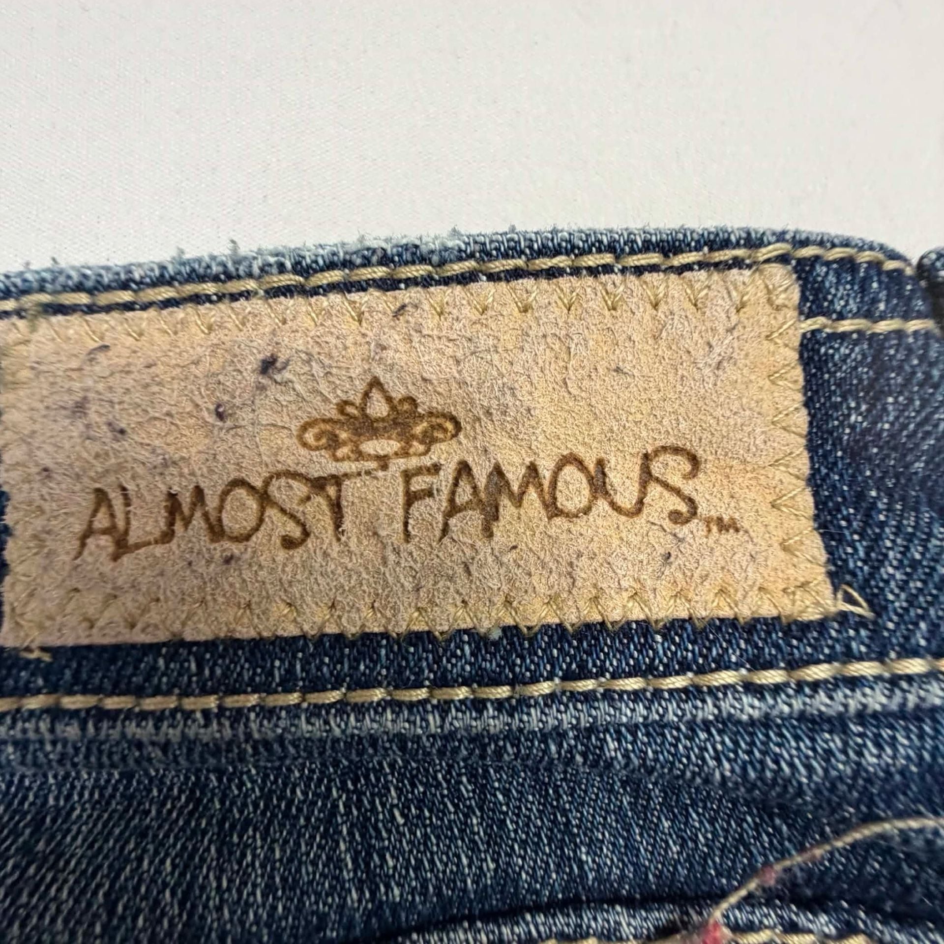 Almost Famous Distressed Cuffed Denim Capris Size 7 Blue 3