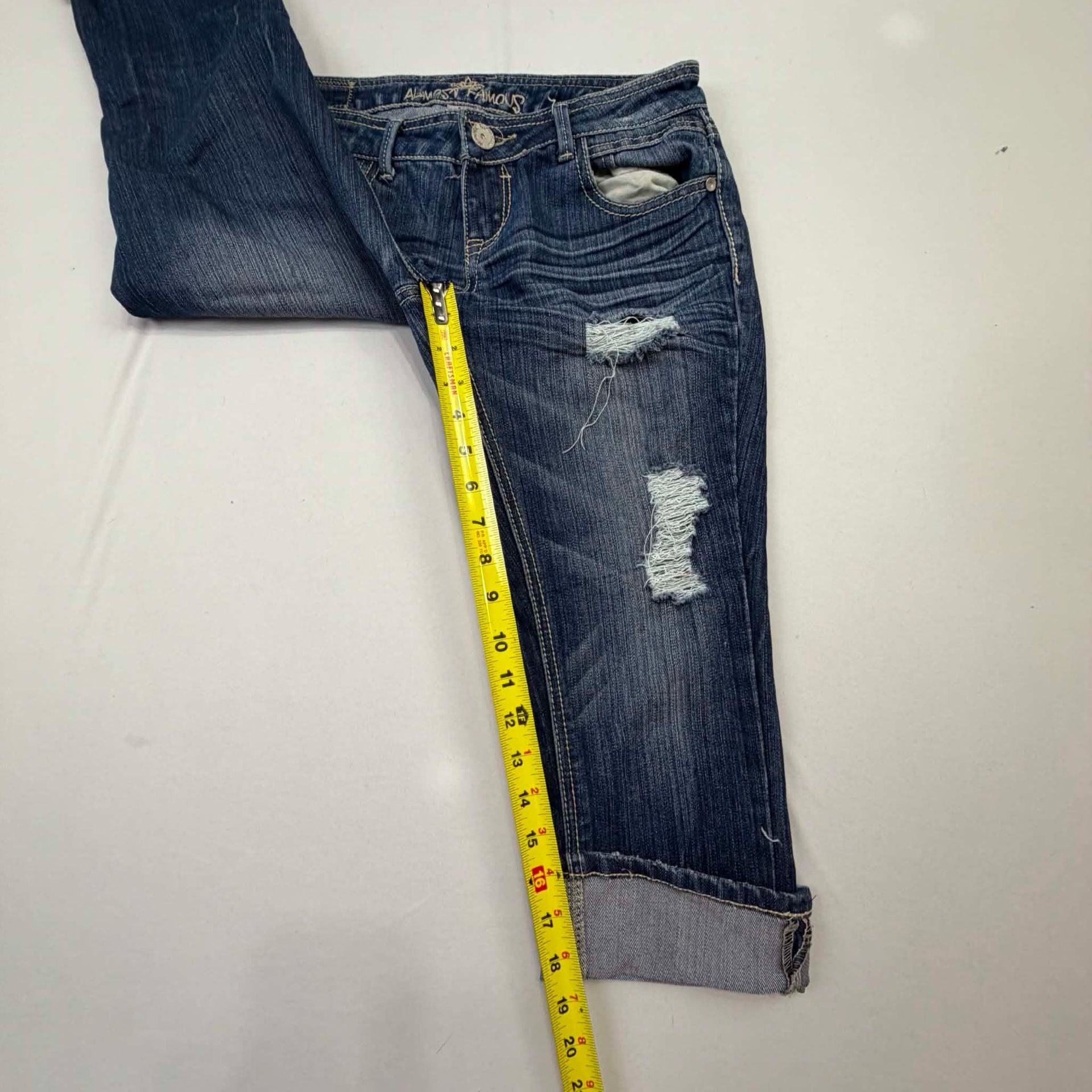 Almost Famous Distressed Cuffed Denim Capris Size 7 Blue 6